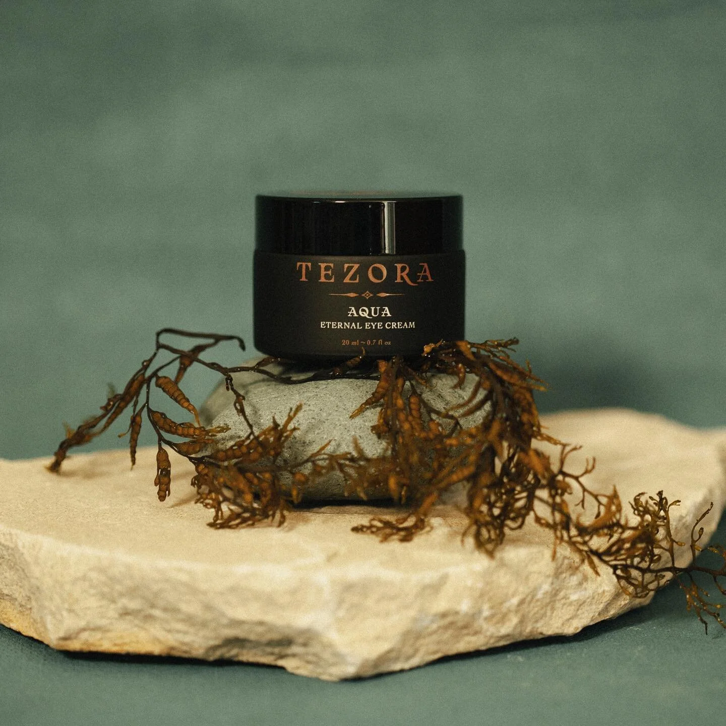 AQUA ✦ ETERNAL EYE CREAM

Awaken and revitalize around your eyes with Aqua Eternal Eye Cream. Aqua channels the hydropower and resiliency of marine plants such as Red Algae, Blue Seakale, Chlorella, and more. Equipped with peptides, Ceramide NG, and 