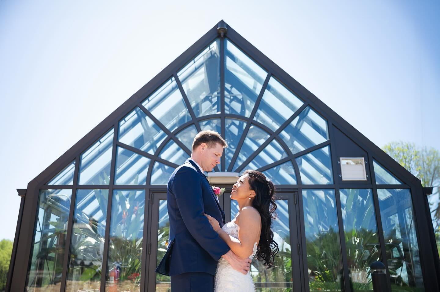 No April showers here. Just plenty of flowers and sunshine for Dan and Claris&rsquo; wedding day. People from all over the country and the world came to celebrate their day. The biggest of cheers and congratulations to the both of you! 🥂🥳🎉❤️. 

#j