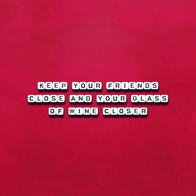 Un poco de vino para este s&aacute;bado de cuarentena. Siempre hay una buena excusa. &iexcl;Feliz Fin de Semana!.
.
Repost @squaresayings .
#CravingBeauty #Wine #S&aacute;bado #Vino #Merry #GoodQuotes #Saturday #FinDe #feliz #Cuidate