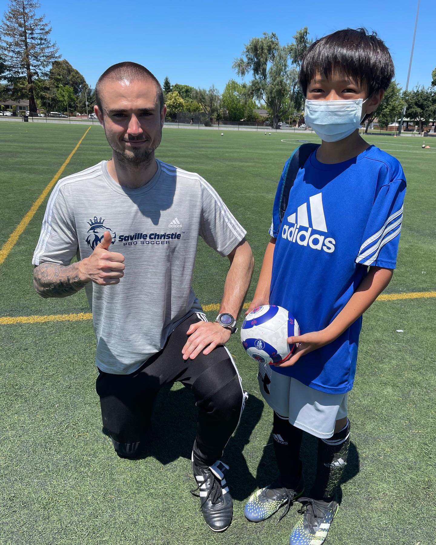 🦁Coach Evan out in the field with a summer camp goer ⚽️☀️🏕
.
.
.
.
.
.
.
#scprosoccer #socceragilitytraining #soccercoach #soccercoaching #soccerdrills #soccercamp #soccercamps #sanjose #santaclara #saratoga #losgatos #campbell #cupertino #morganhi