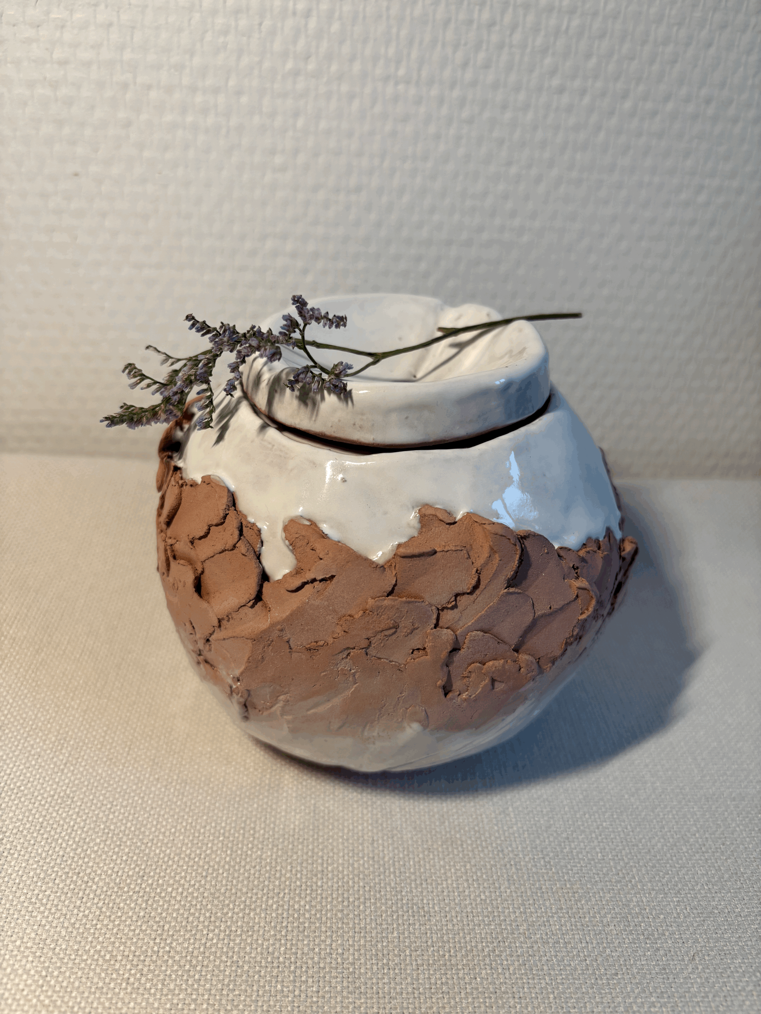 Urn fiery white