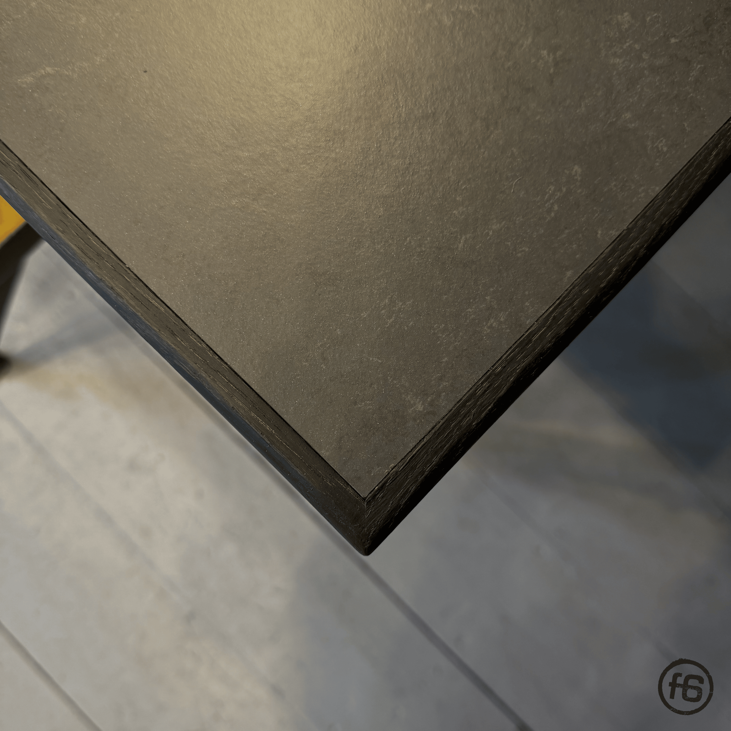 Telegrafen-Tisch Linoleum Grau, Schwarz gegerbt 9.png