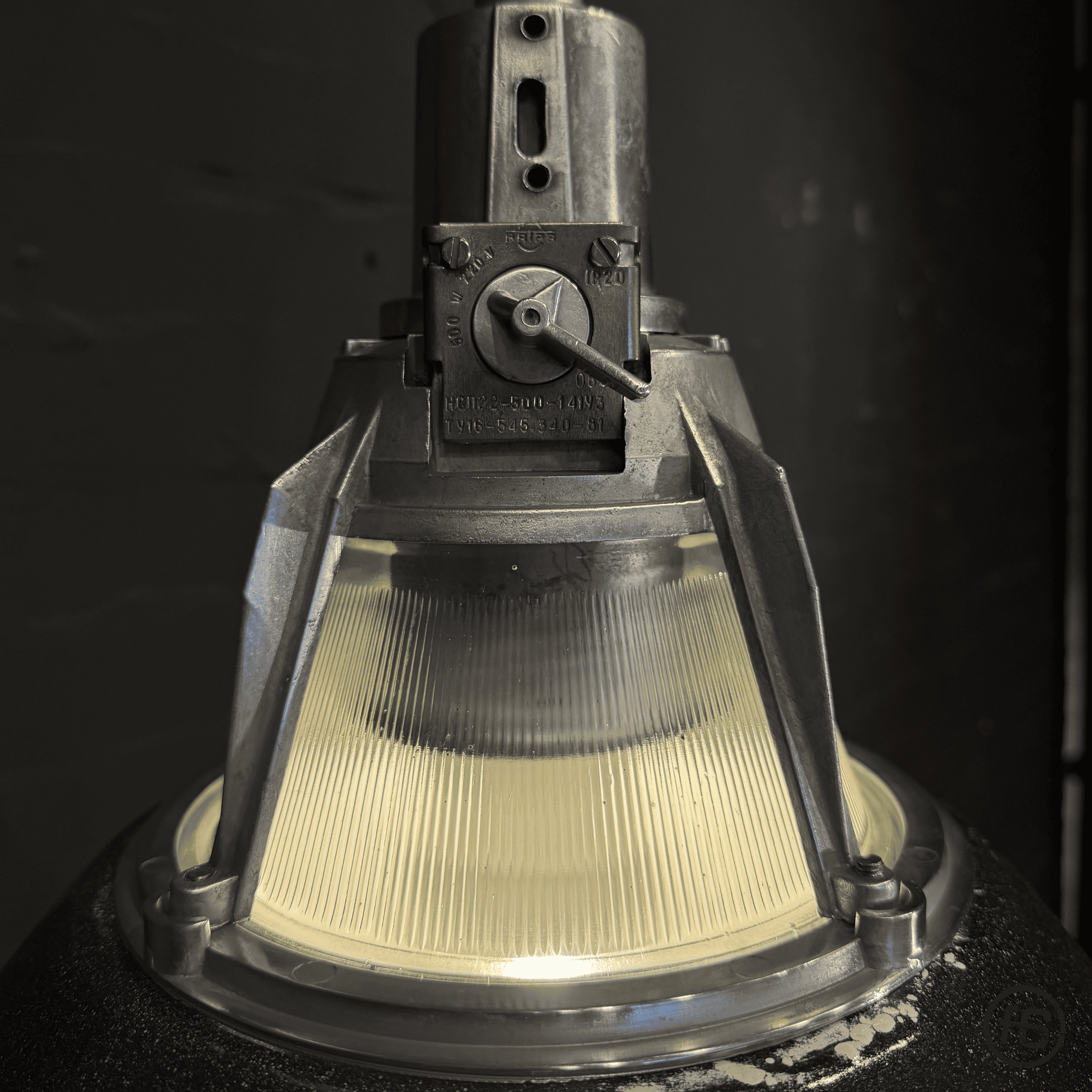 „ALMA" Industrie Leuchte, Lampe, Poliert Schwarz, flat six ahrensburg 9.png