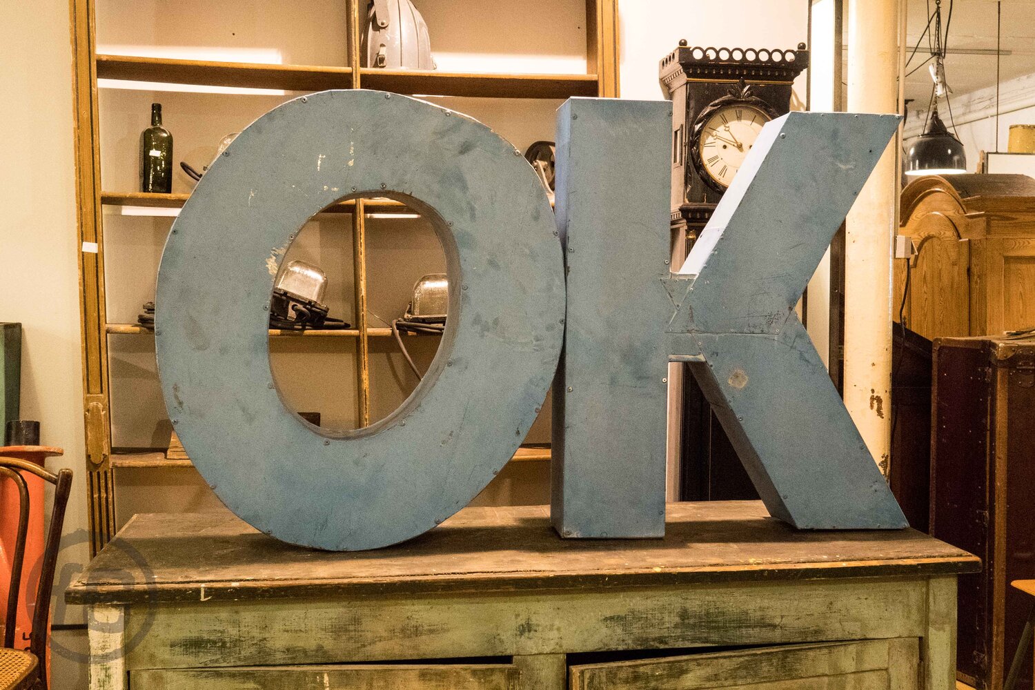 Buchstaben „OK“ Vintage — flat six - selected antiques