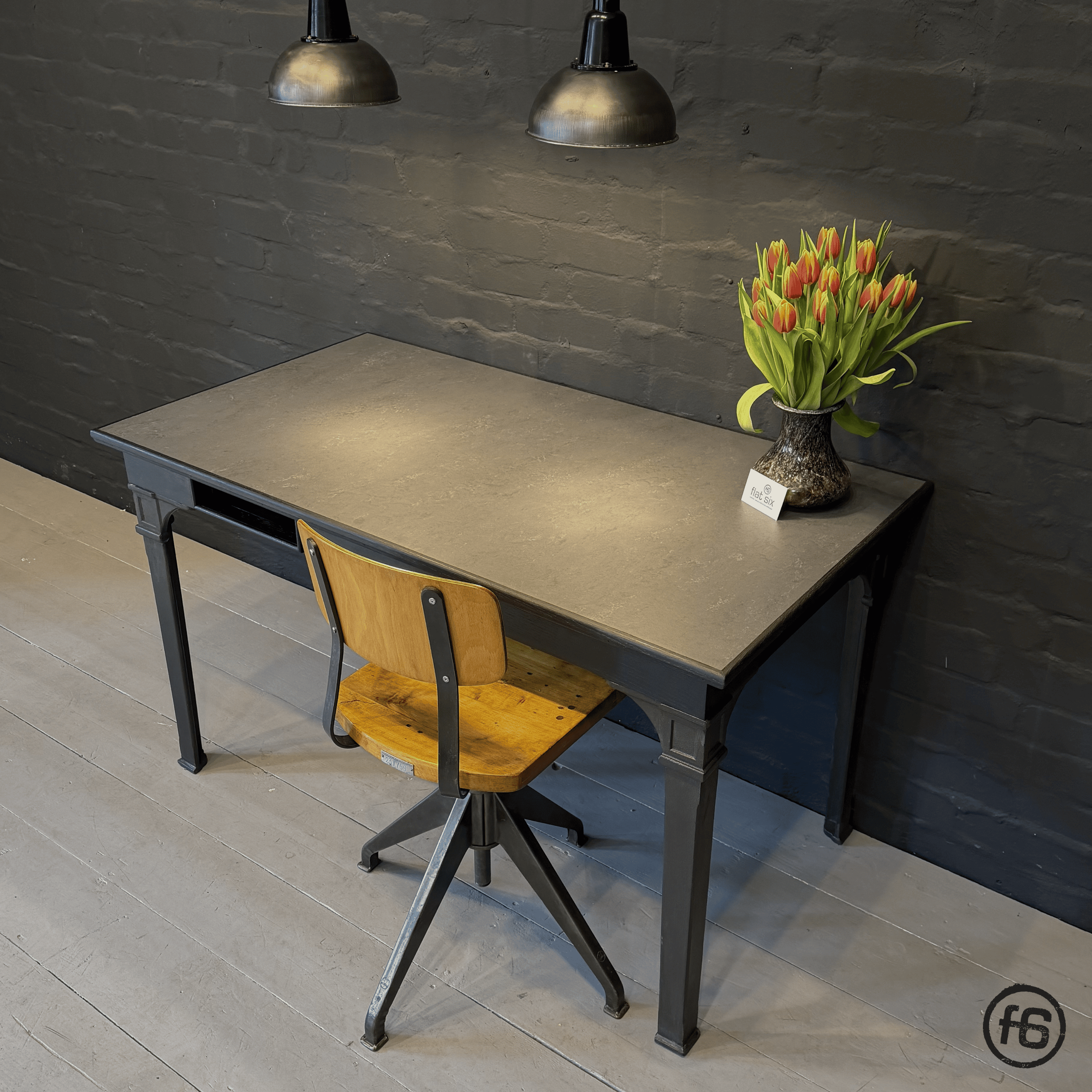 Telegrafen-Tisch Linoleum Grau, Schwarz gegerbt 2.png