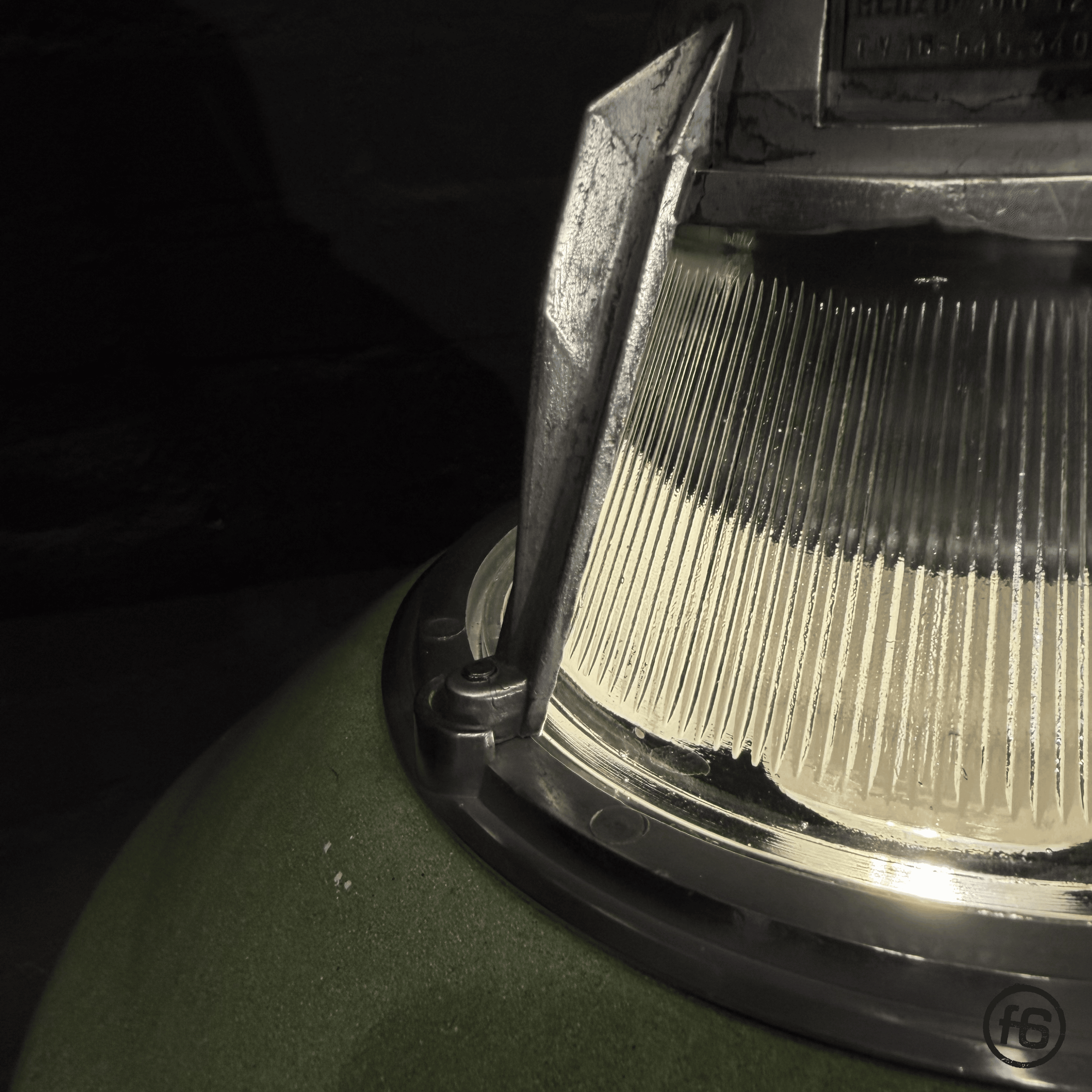 „ALMA" Industrie Leuchte, Lampe, Poliert Grün, flat six ahrensburg 3.png