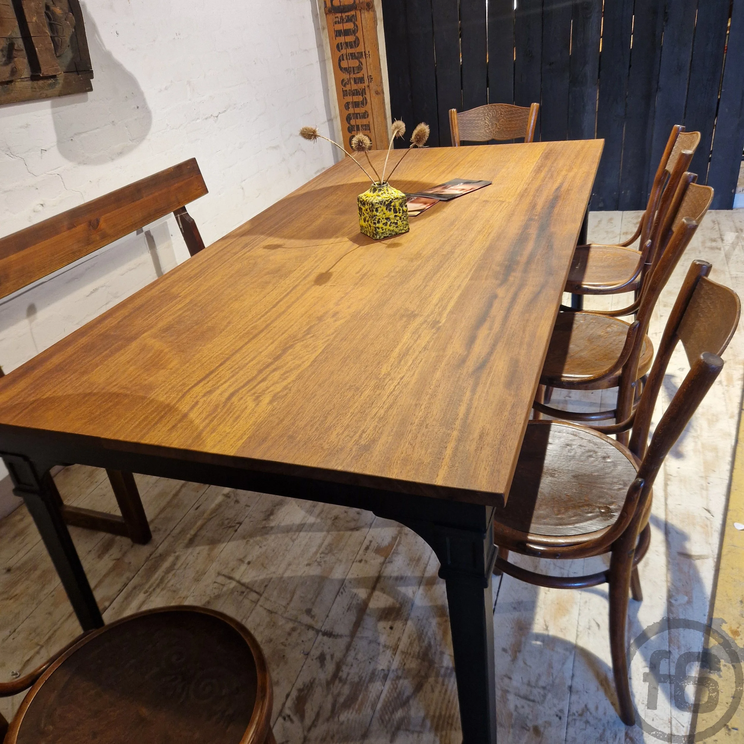 Tisch tafel gesindetisch werkbank esstisch schreibtisch unikat vintage industrialtable industriestil Gusseisen antik Antiquitäten Konferenztisch bank sitzbank