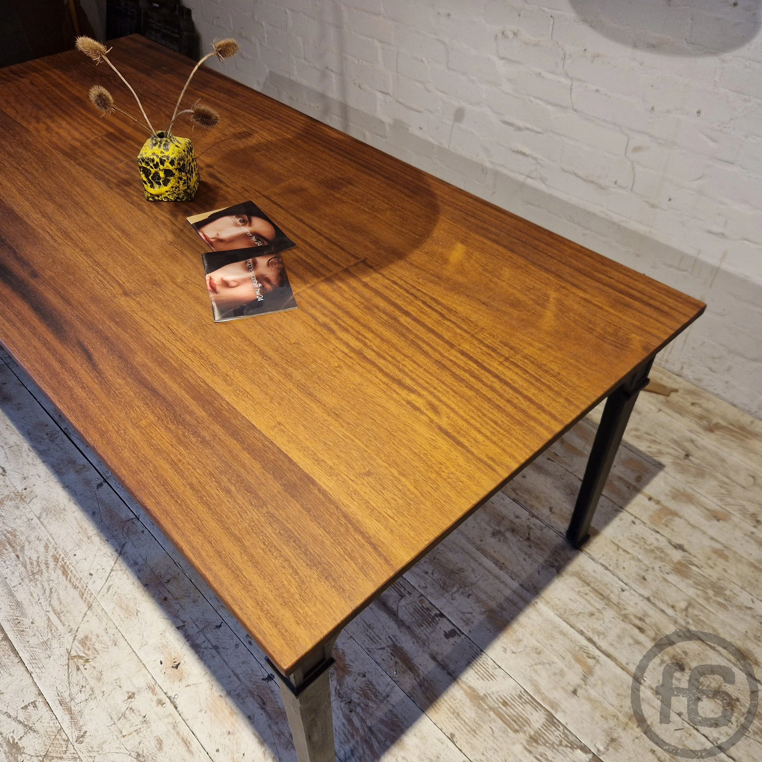 Tisch tafel gesindetisch werkbank esstisch schreibtisch unikat vintage industrialtable industriestil Gusseisen antik Antiquitäten Konferenztisch bank sitzbank