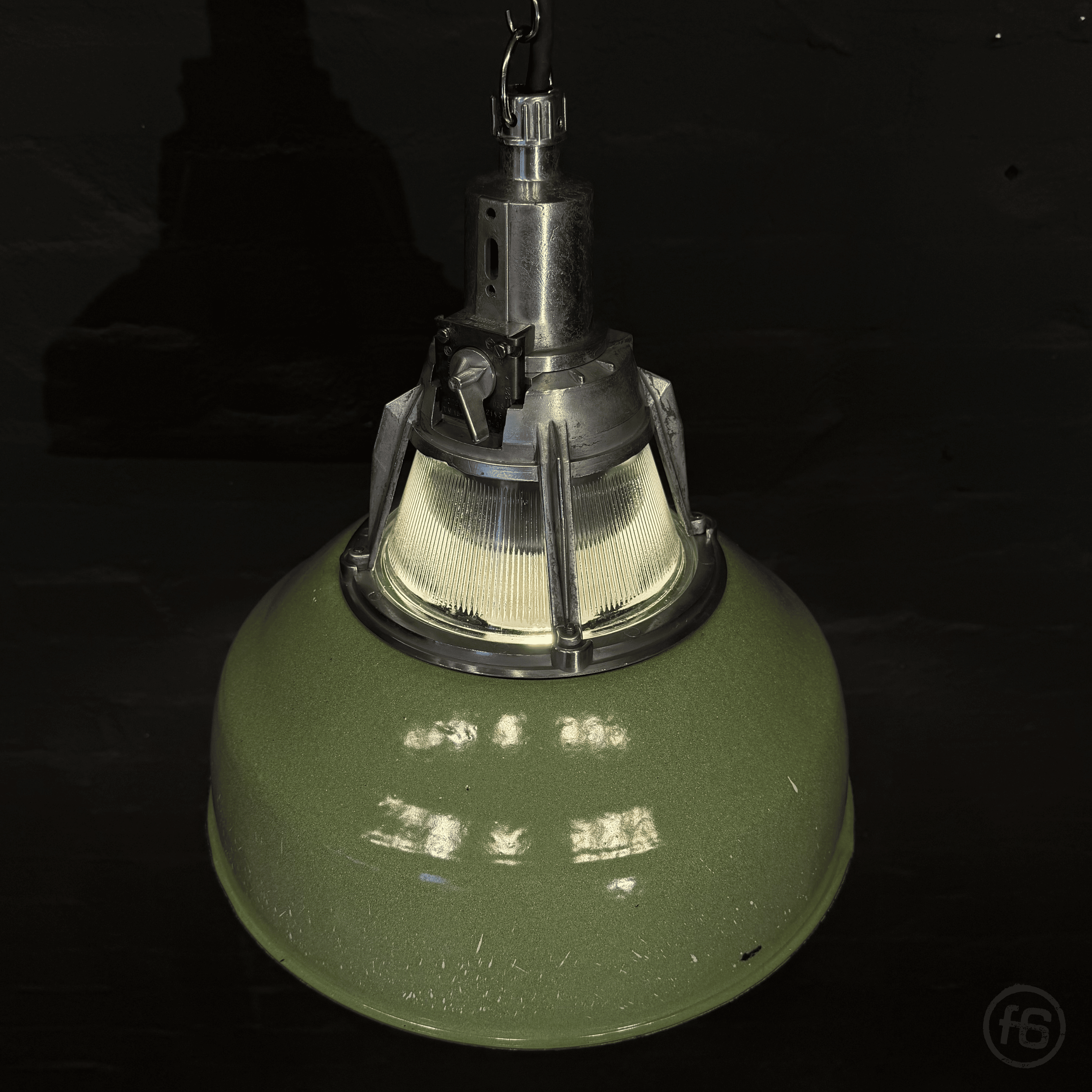 „ALMA" Industrie Leuchte, Lampe, Poliert Grün, flat six ahrensburg 6.png