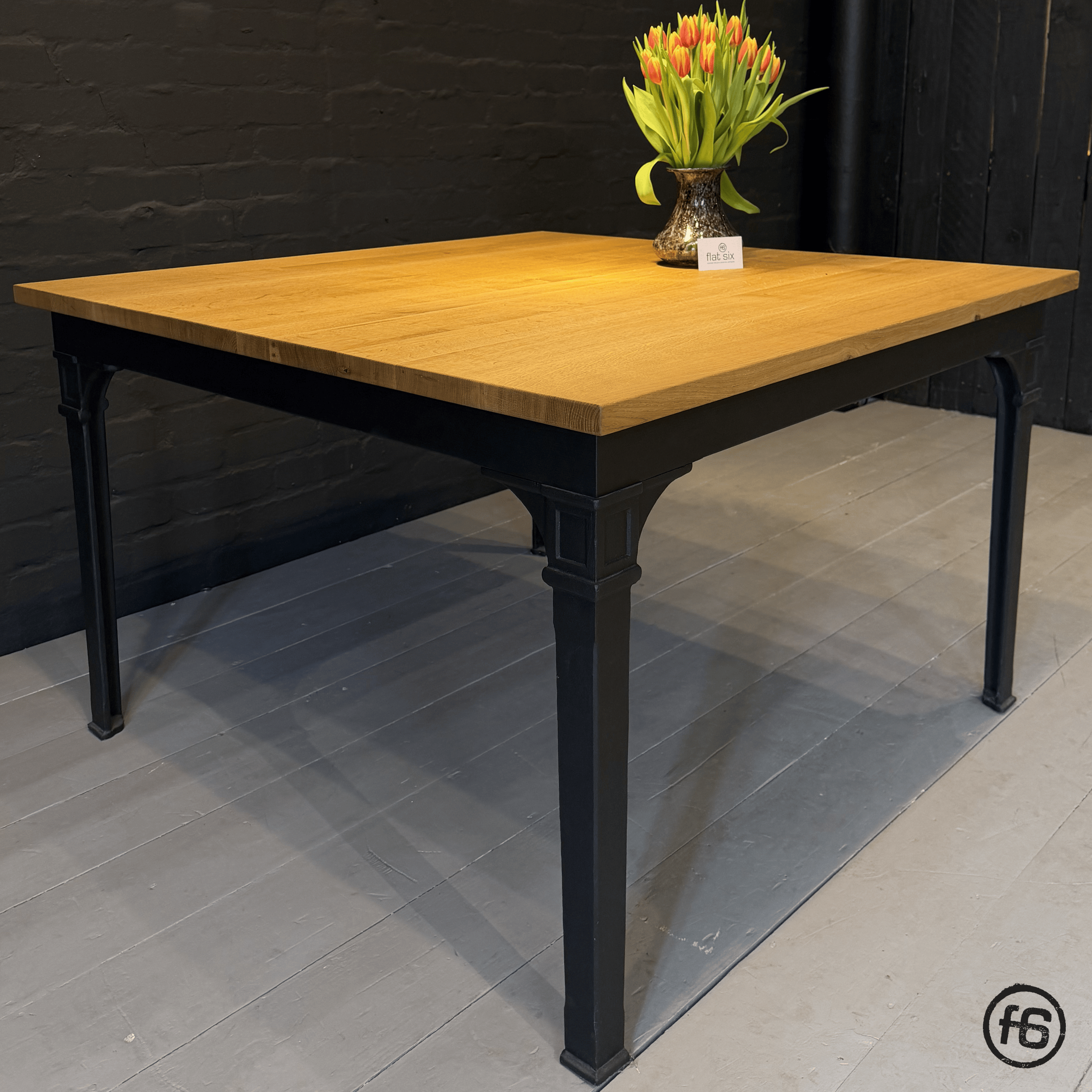 Telegrafen-Tisch quasratisch Eiche 3.png