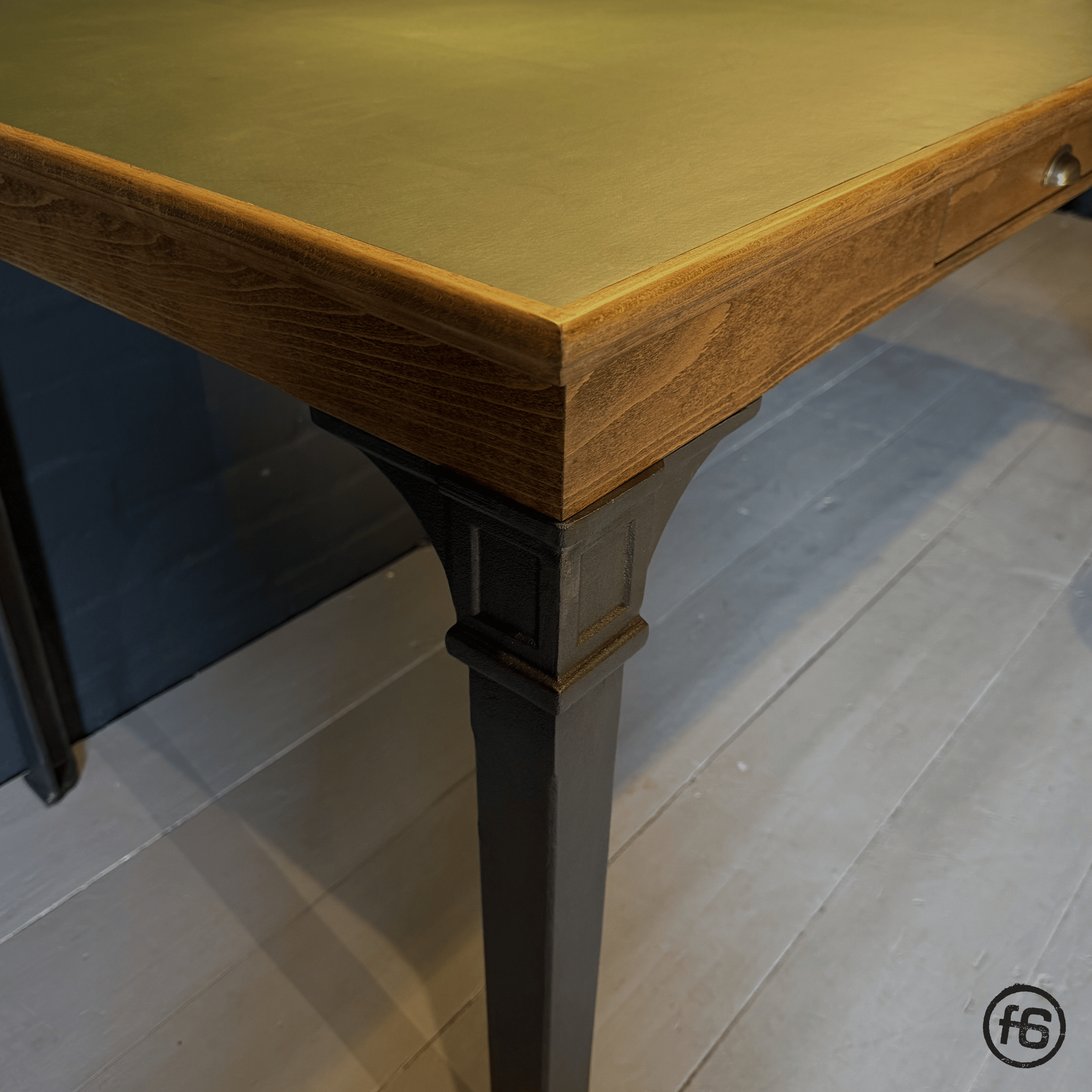 Telegrafen-Tisch Linoleum, Buche, Grün 4.png