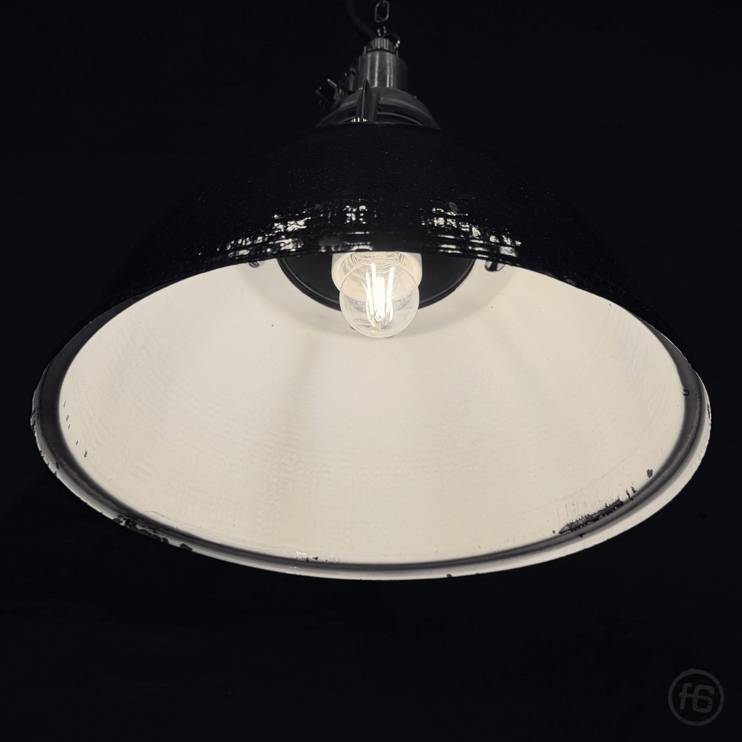 „ALMA" Industrie Leuchte, Lampe, Poliert Schwarz, flat six ahrensburg 11.png