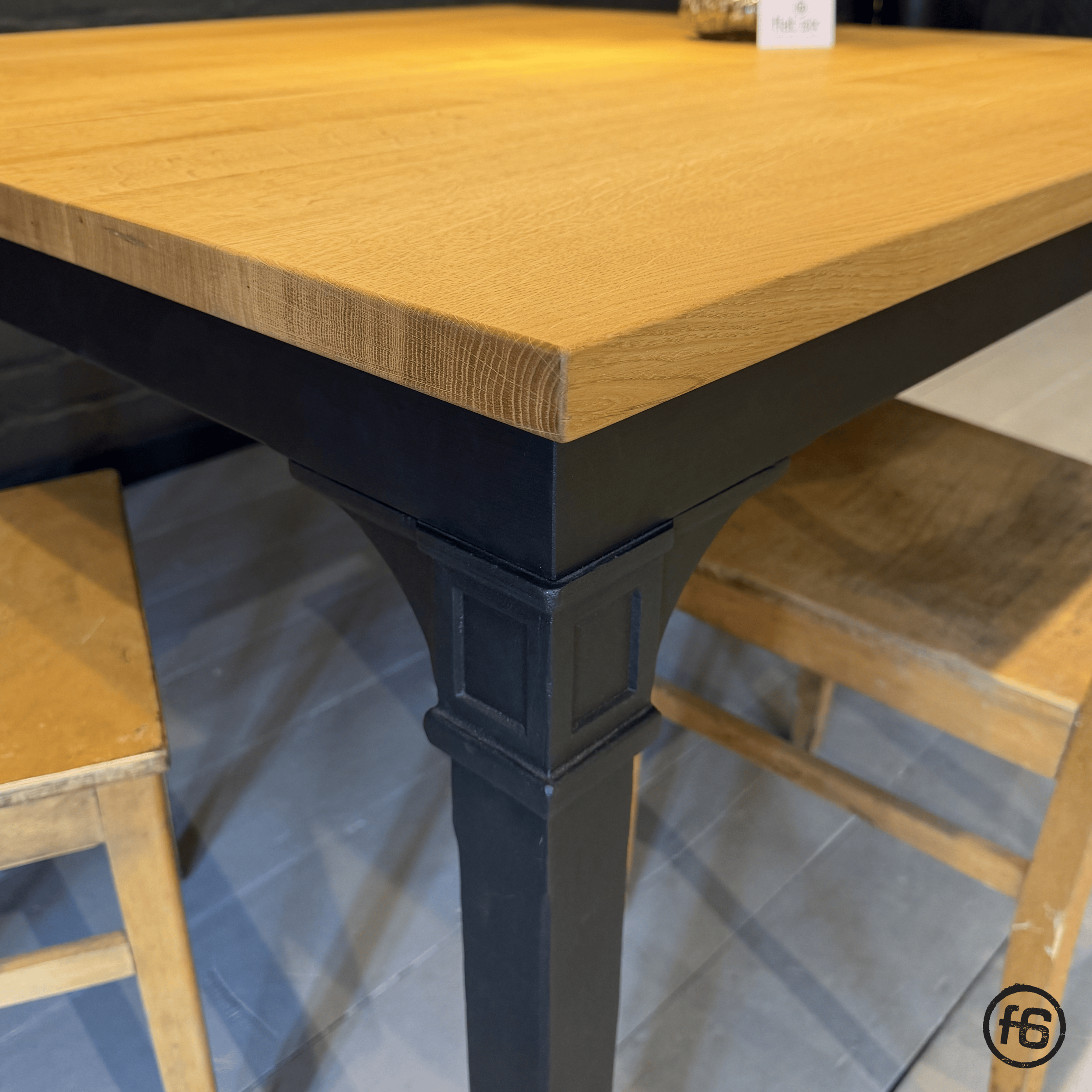 Telegrafen-Tisch quasratisch Eiche 6.png