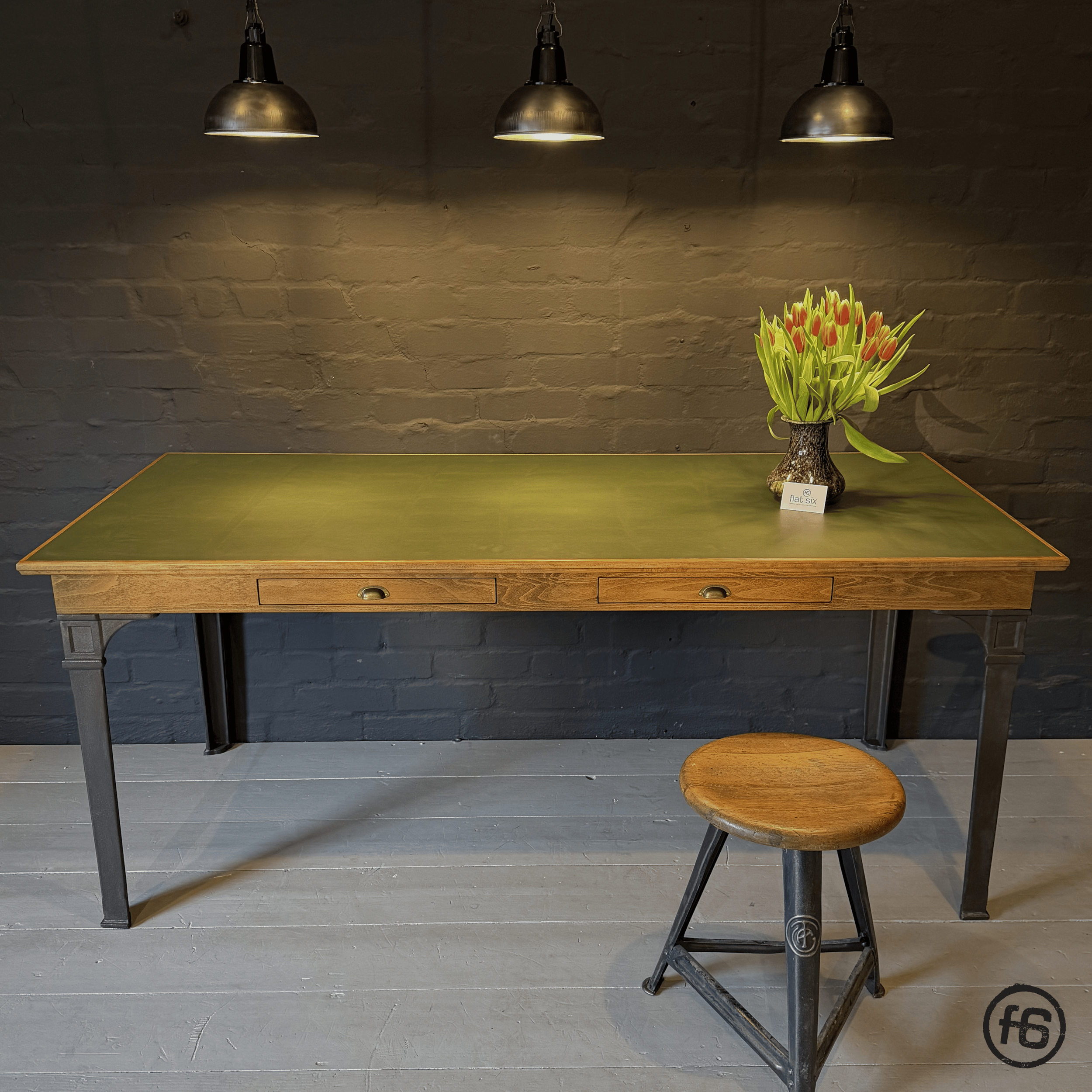 Schreibtisch „Telegraf“ mit Linoleum-Platte (Grün) Buche