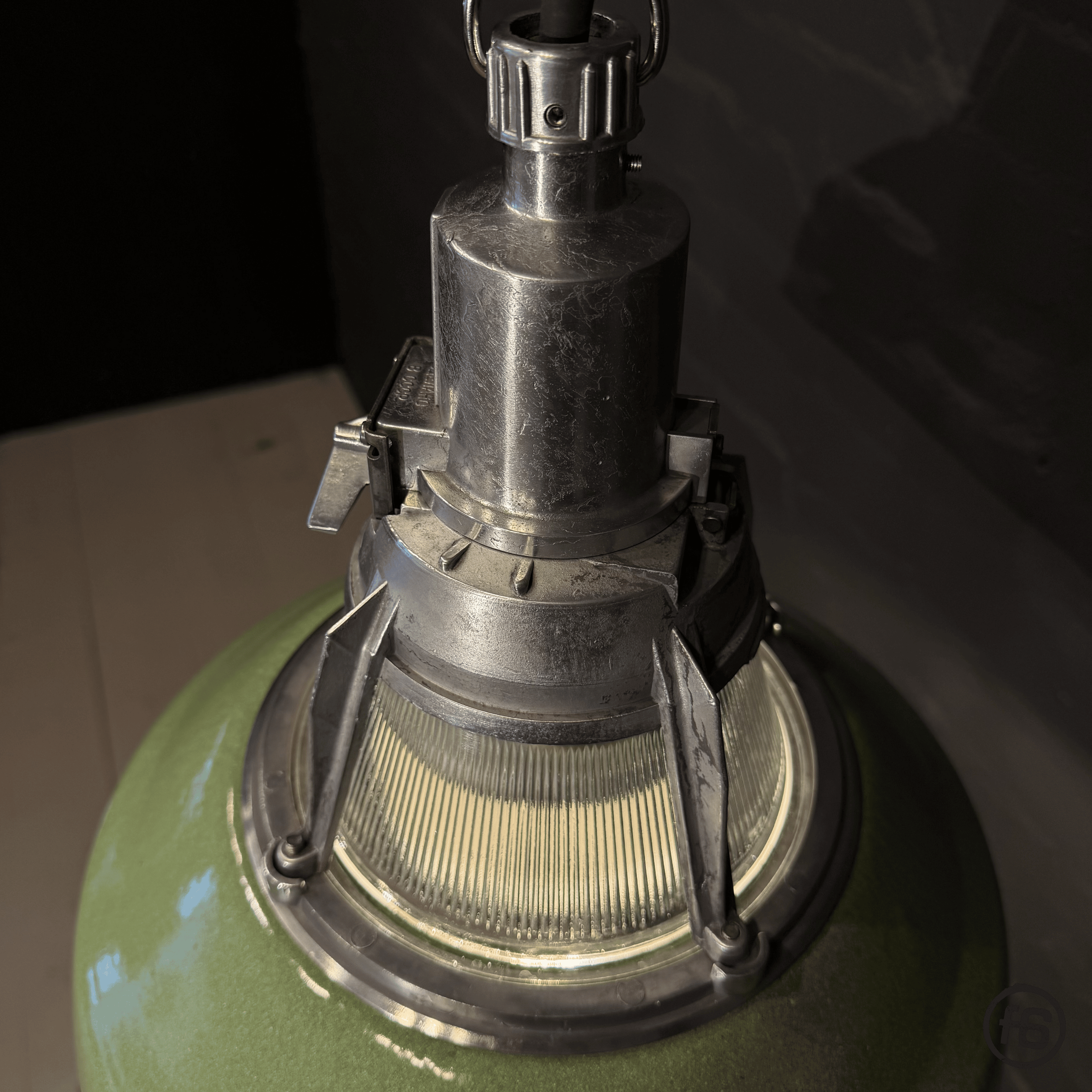 „ALMA" Industrie Leuchte, Lampe, Poliert Grün, flat six ahrensburg 5.png