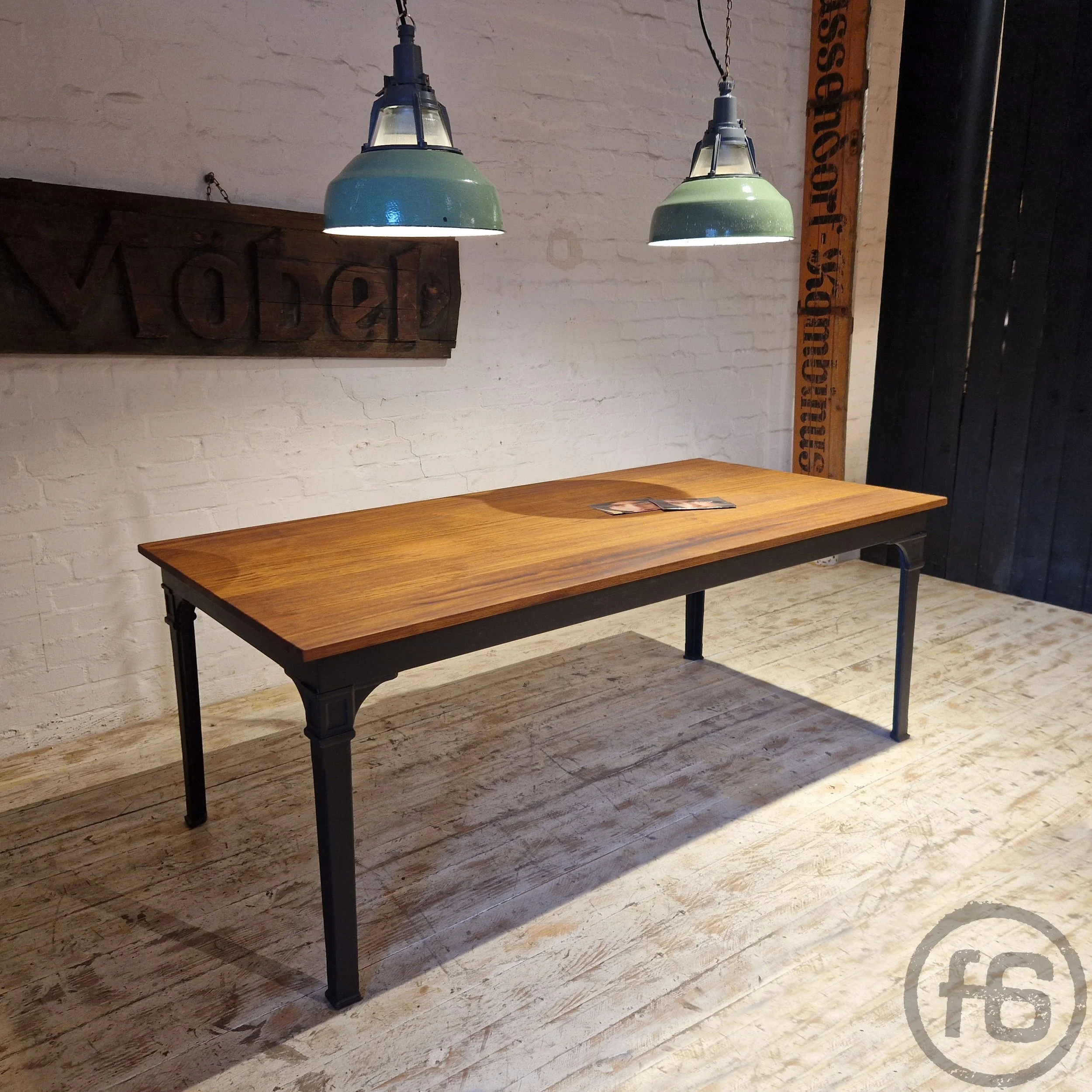 Tisch tafel gesindetisch werkbank esstisch schreibtisch unikat vintage industrialtable industriestil Gusseisen antik Antiquitäten Konferenztisch bank sitzbank