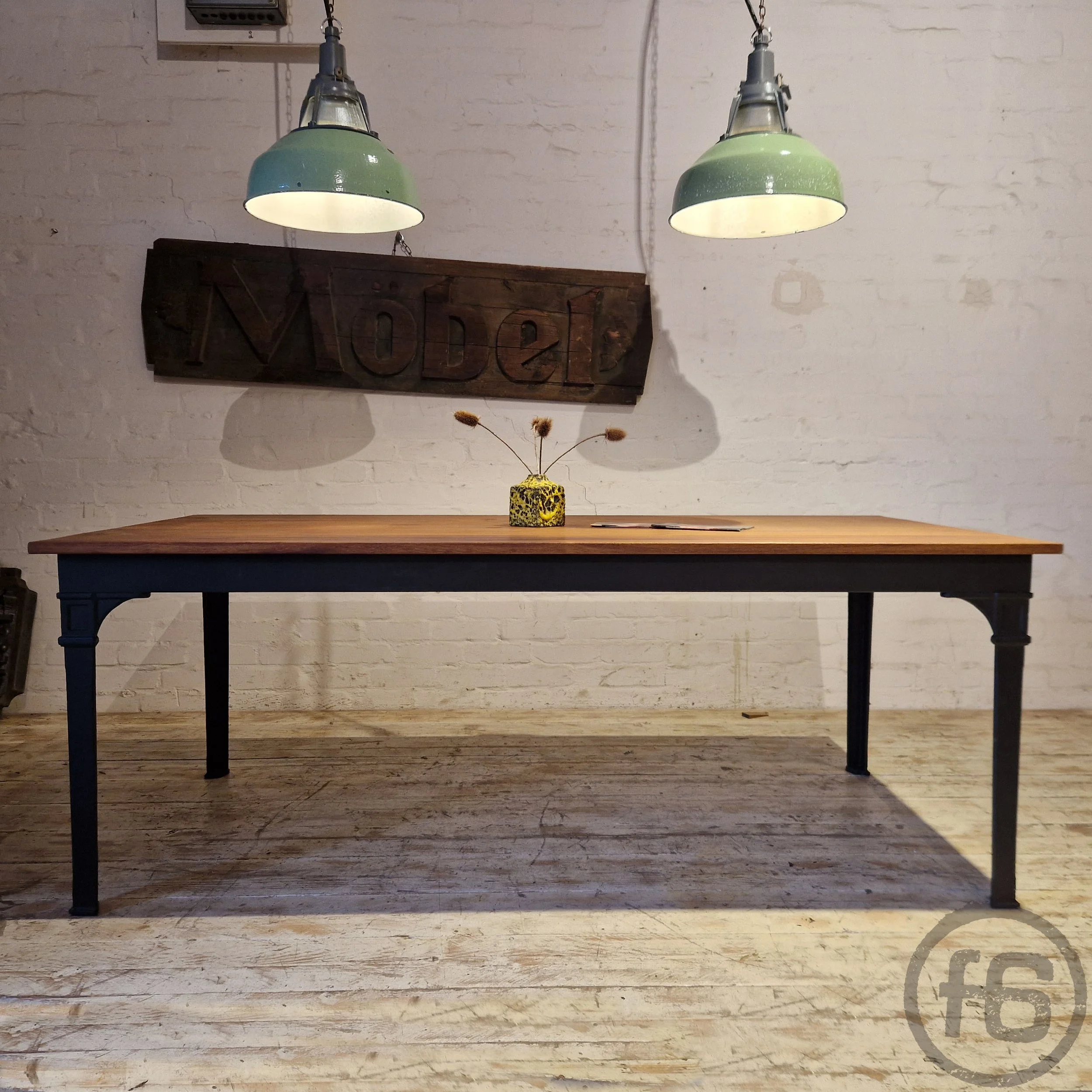 Tisch tafel gesindetisch werkbank esstisch schreibtisch unikat vintage industrialtable industriestil Gusseisen antik Antiquitäten Konferenztisch bank sitzbank