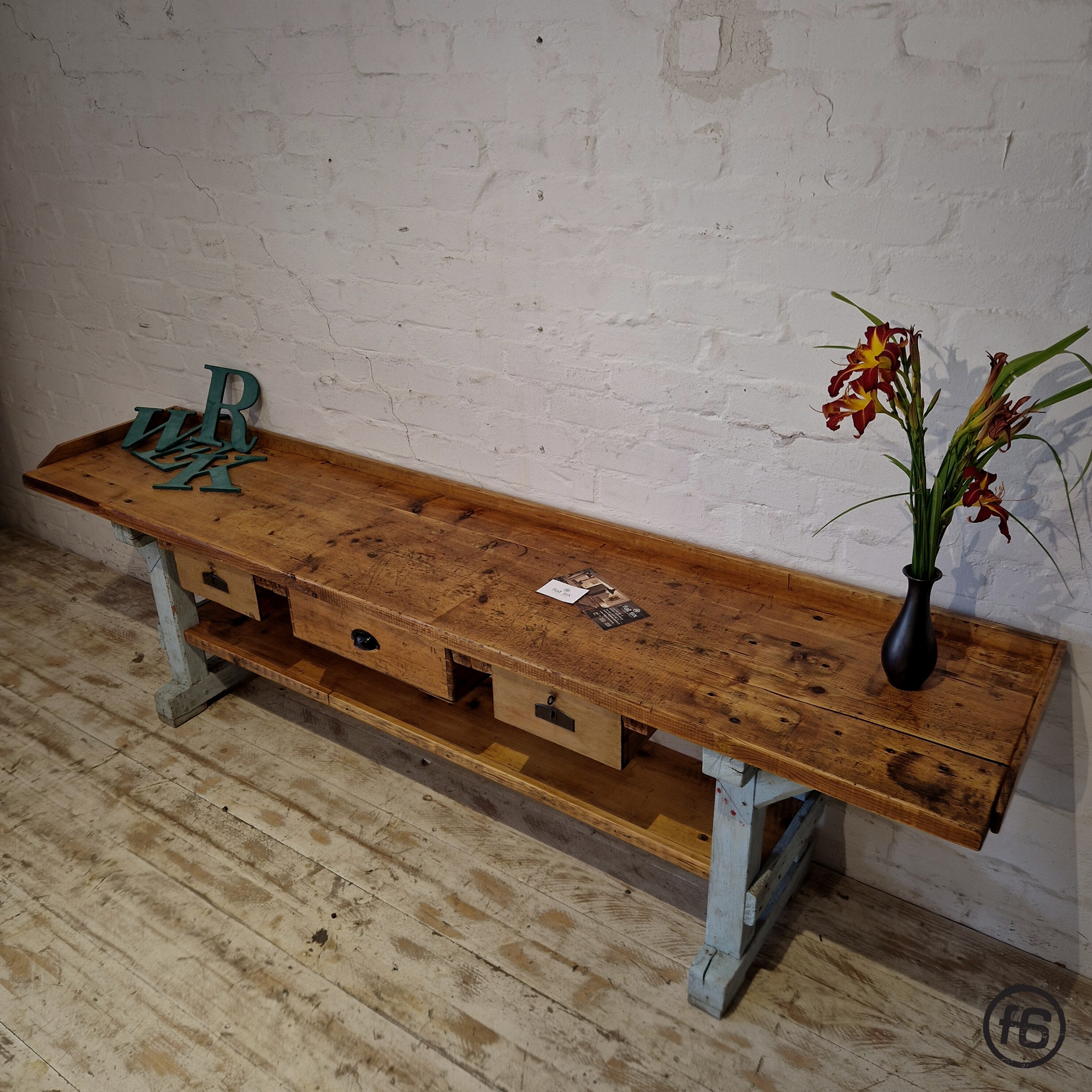 TV- Möbel Sideboard Lowboard Hellblau