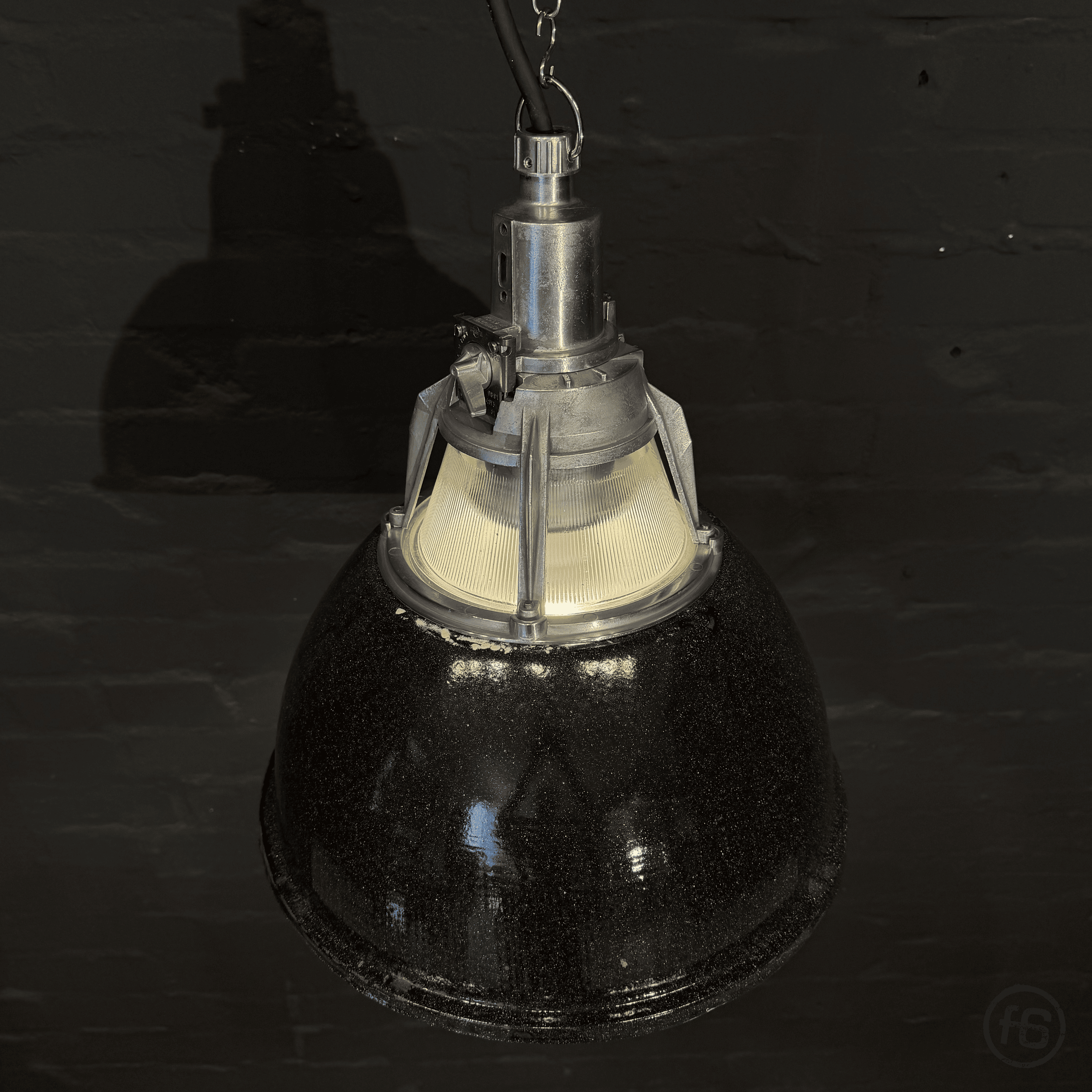 „ALMA" Industrie Leuchte, Lampe, Poliert Schwarz, flat six ahrensburg 3.png
