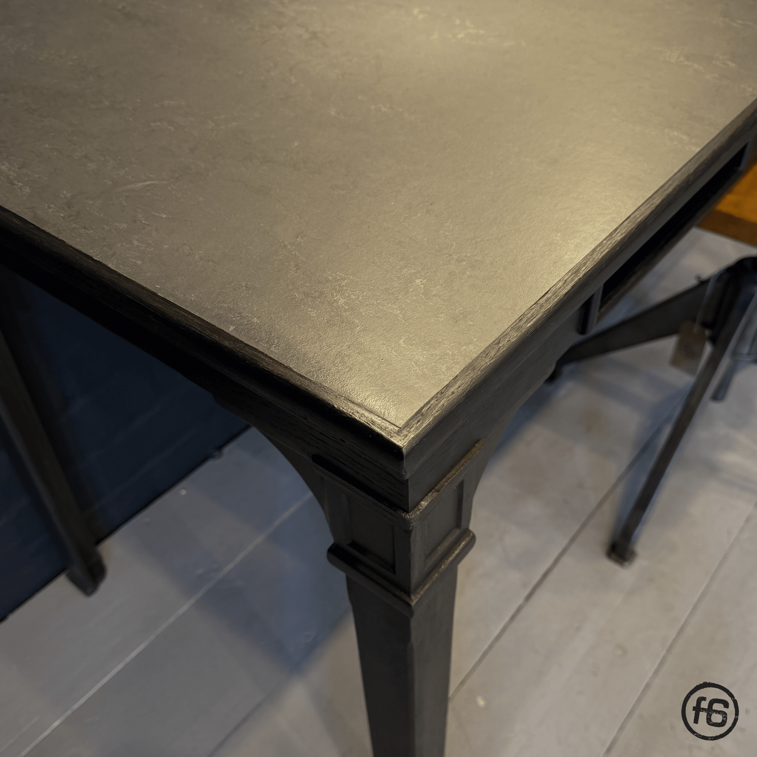 Telegrafen-Tisch Linoleum Grau, Schwarz gegerbt 5.png