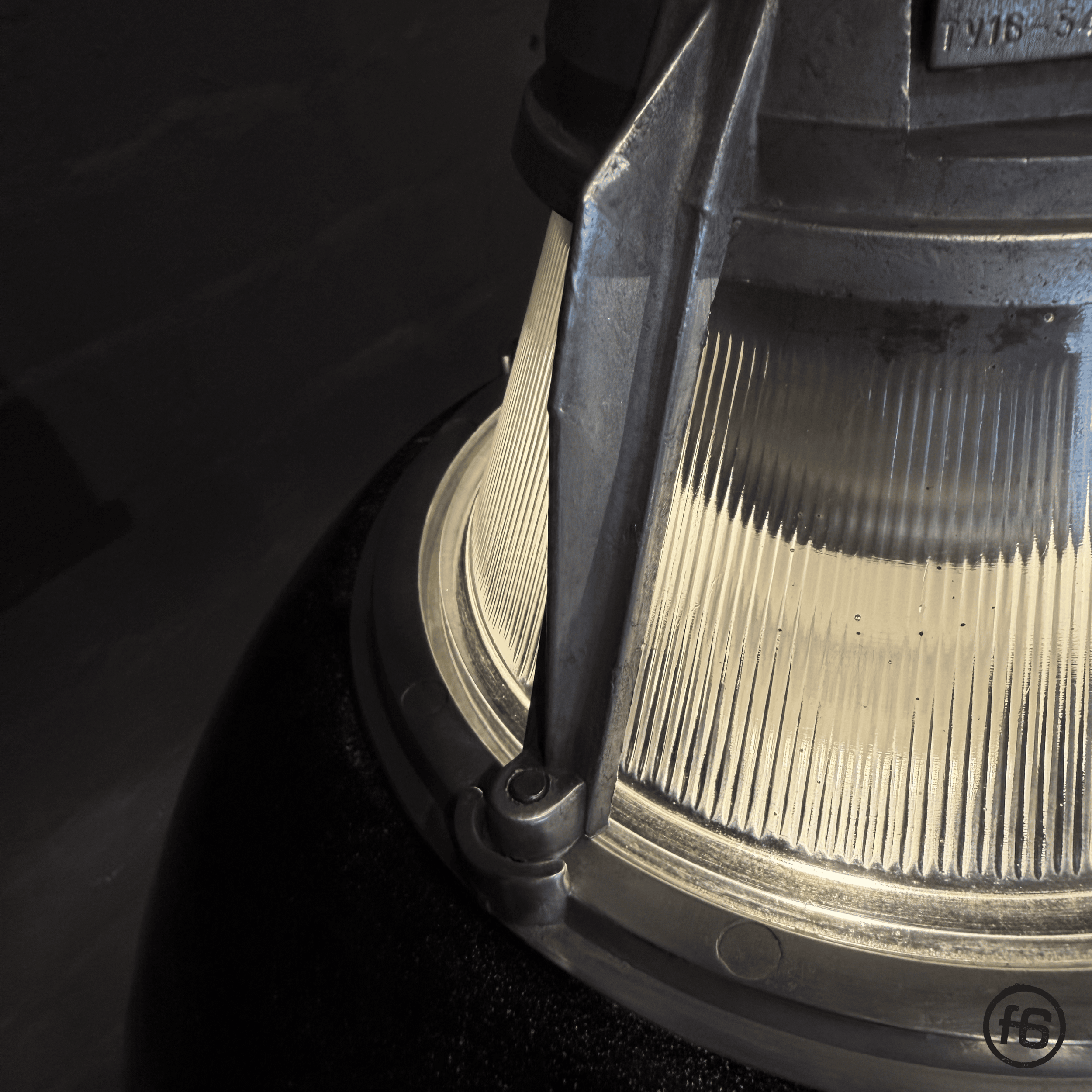 „ALMA" Industrie Leuchte, Lampe, Poliert Schwarz, flat six ahrensburg 5.png