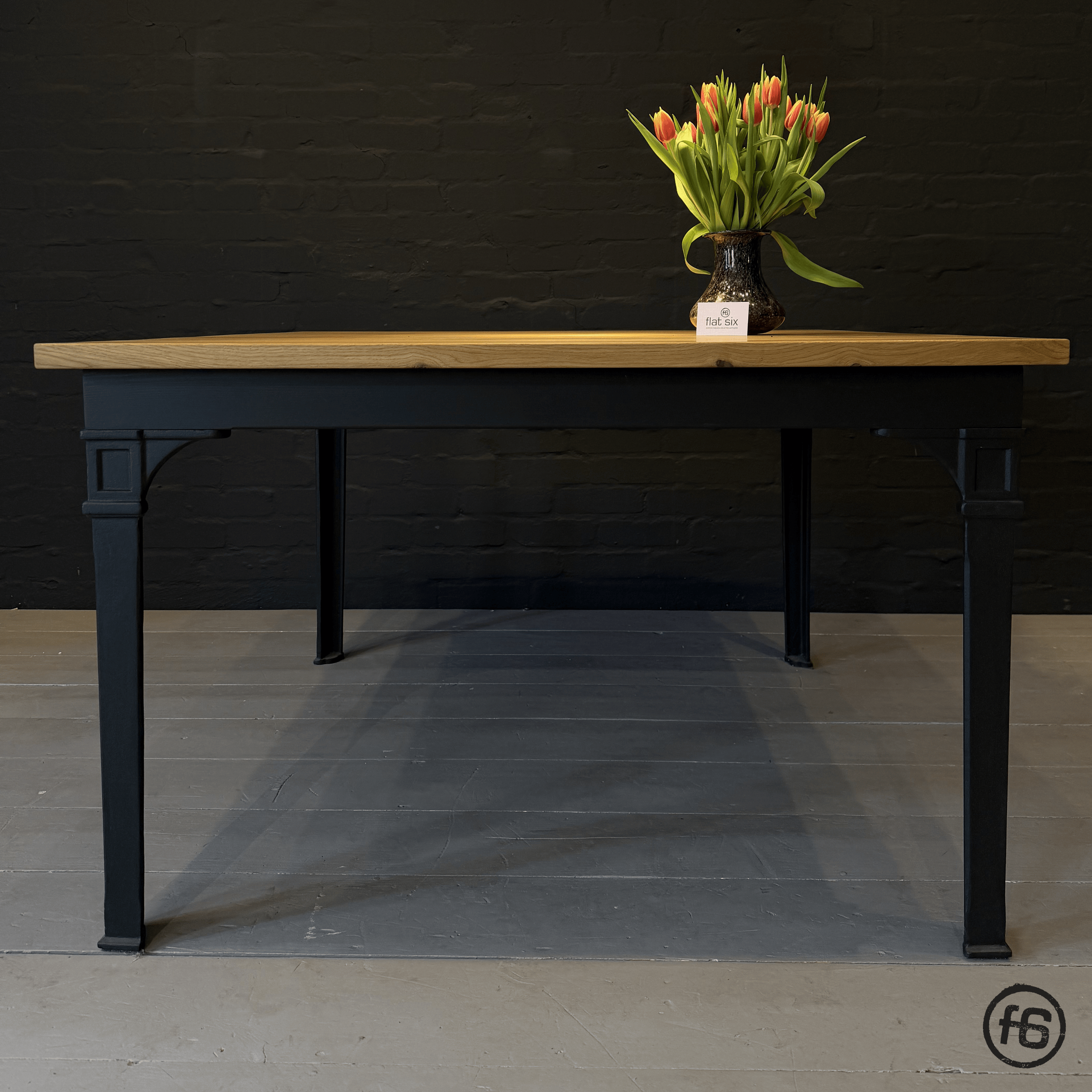 Telegrafen-Tisch quasratisch Eiche 2.png