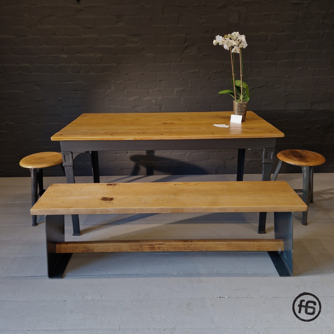 Tisch tafel gesindetisch werkbank esstisch schreibtisch unikat vintage industrialtable industriestil Gusseisen antik