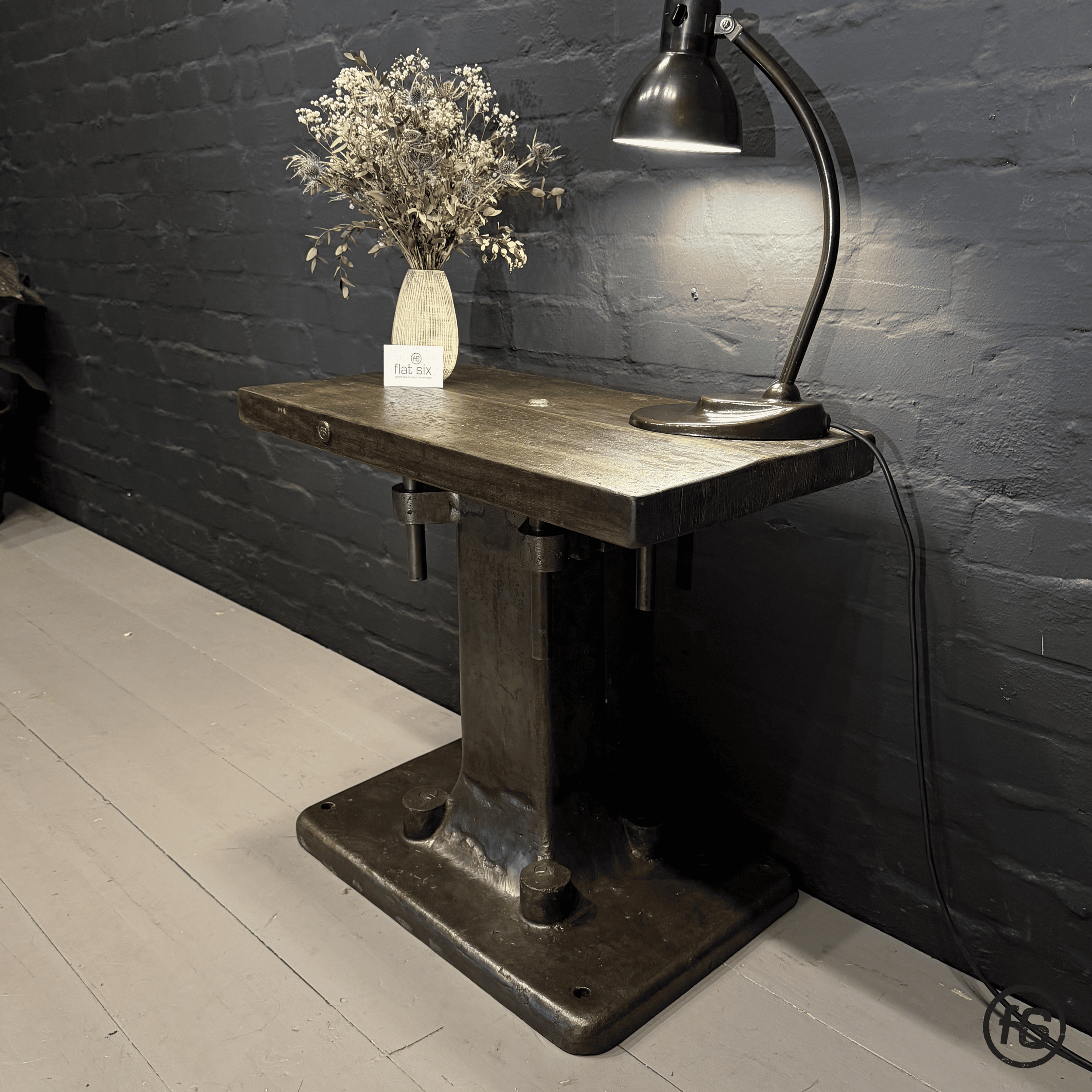 Industrial Beistelltisch, Anrichte, Sideboard, TV Möbel, flat six ahrensburg 3.png