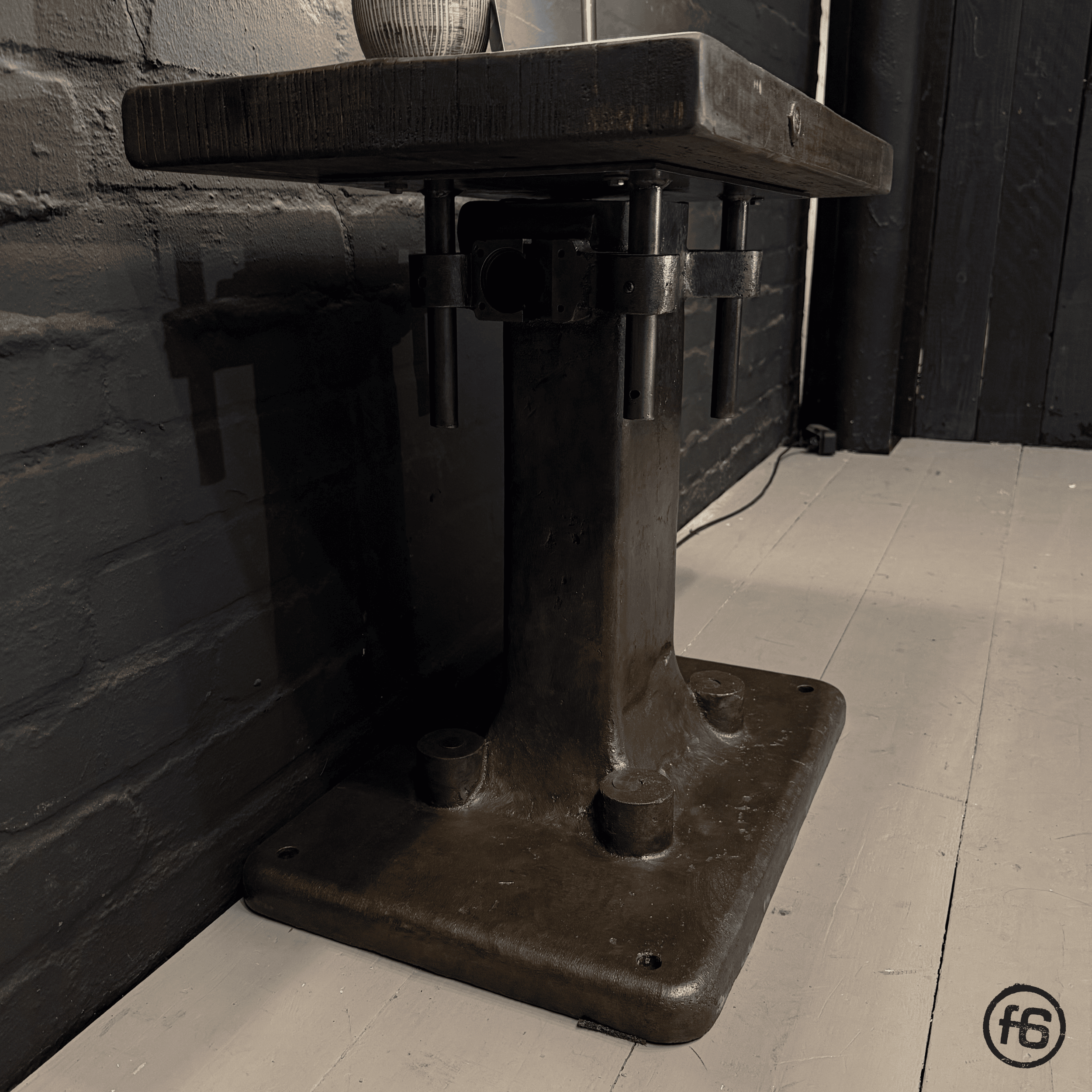 Industrial Beistelltisch, Anrichte, Sideboard, TV Möbel, flat six ahrensburg 8.png