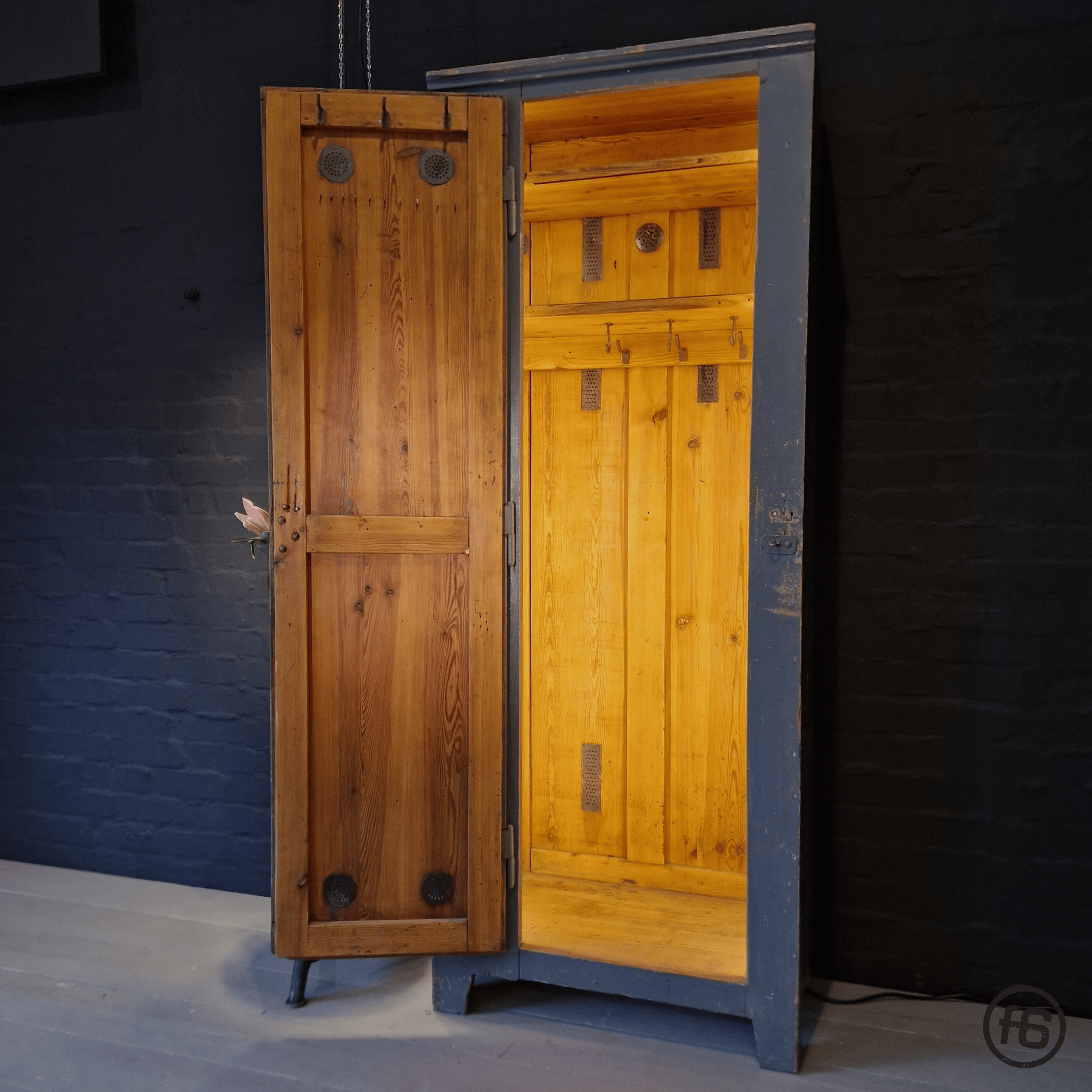 Kleiderschrank Spind Vintage Industrial Antik