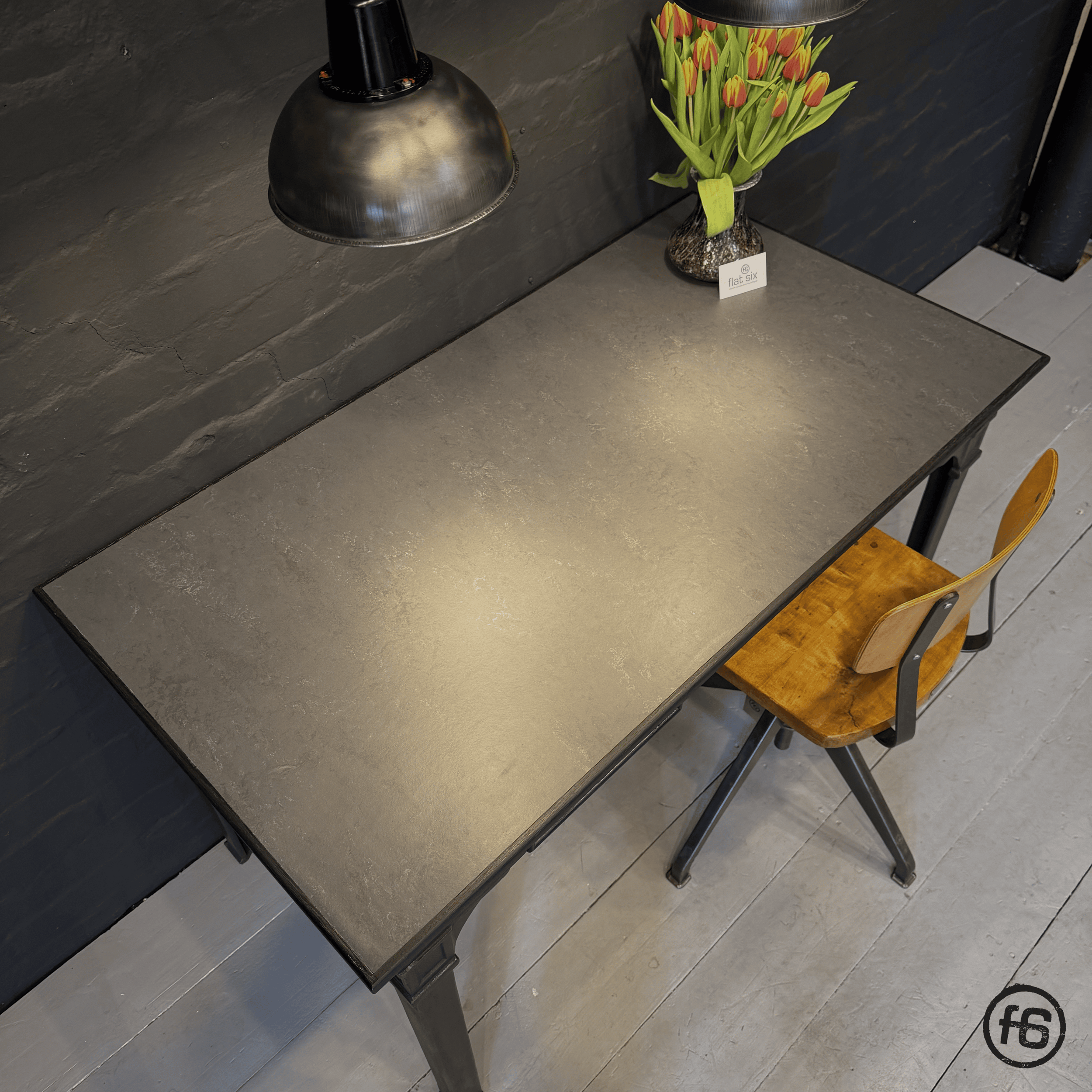 Telegrafen-Tisch Linoleum Grau, Schwarz gegerbt 7.png