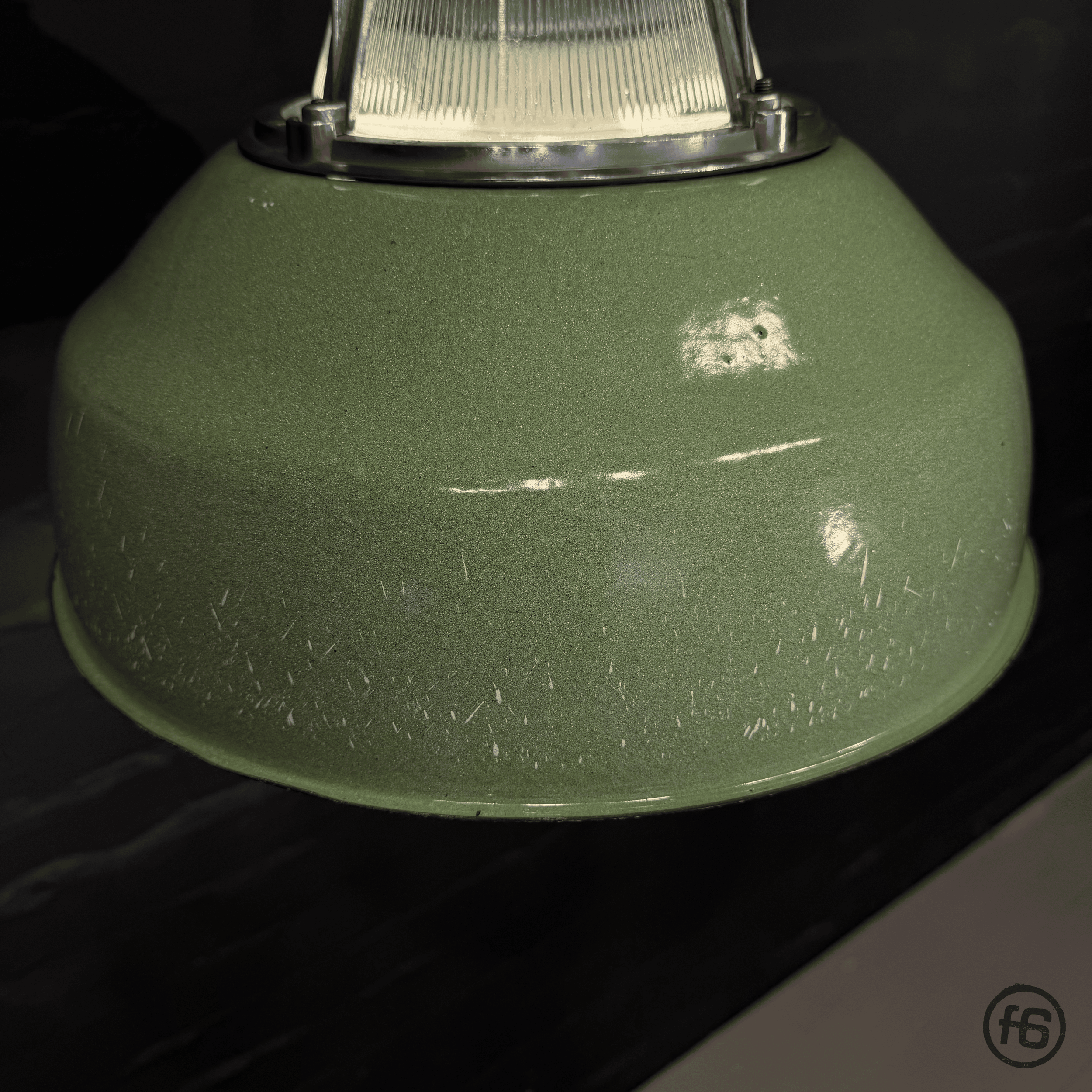 „ALMA" Industrie Leuchte, Lampe, Poliert Grün, flat six ahrensburg 4.png