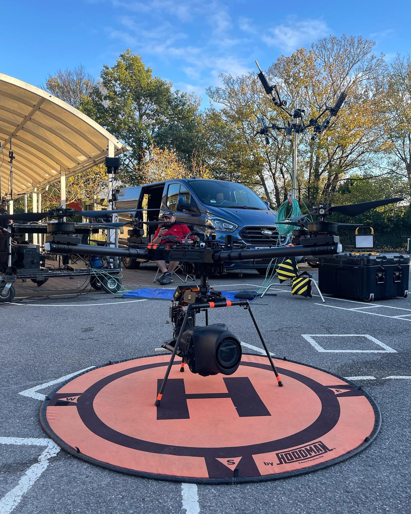 Bring more ☀️ and blue skies!

#drone #drones #altax #movicarbon #freefly #cinematography #aerial #dop #freeflyers #heavylift