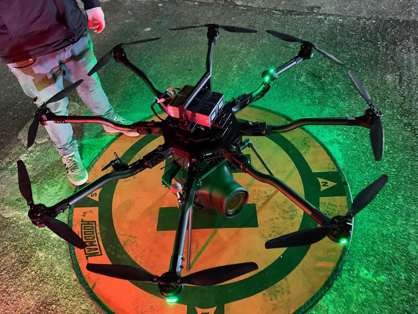 Dark Knights and Carbon Overloads&hellip;. 🌚 🦇 🌃

#freefly #alta8 #movicarbon #drone #drones #setlife #cinematography #aerial #aerialfilming #darkknight #carbon #droneshots #dronestagram #drone #droneoftheday