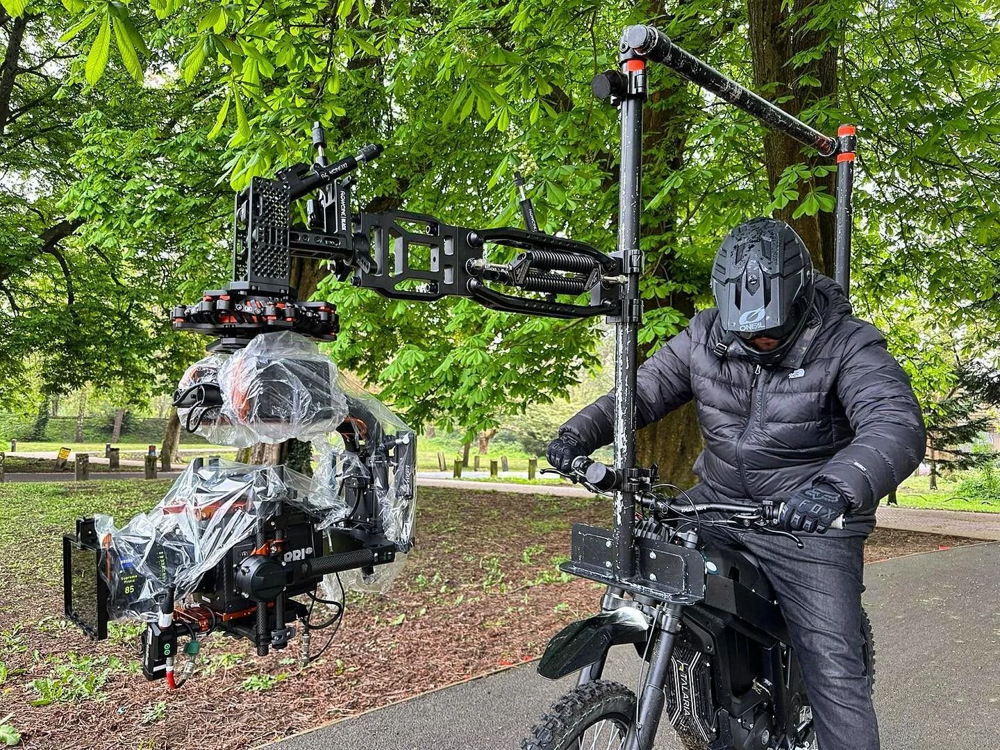 Dodging Welsh Weather today 🌧️ ☔️ 
Flying the Alexa Mini LF with Signature Primes on the Cinebike 🚲 🎥 

#cinebike #cameratracking #flowcineblackarm #alexaminilf #alexa #setlife #cinematography #behindthescenes #movi #freefly #talariasting #talaria