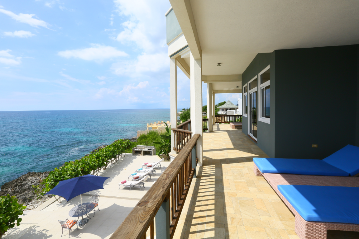 Blue Master Balcony.png