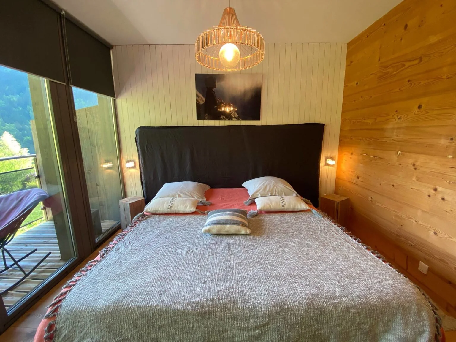 le-chalet-du-blanc-chambre-d-hotes-piscine-spa-savoie-suite-le-flocon-1536x1152.jpeg