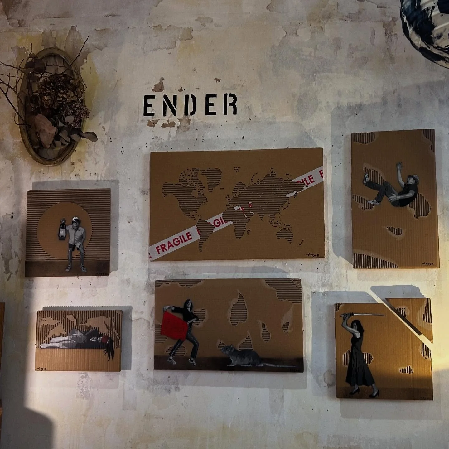 Retrouvez toute la semaine les œuvres de l’artiste Ender, à la suite du salon d’art urbain Spera, nous avons gardé quelques perles à vous proposer!!!
#ender #lestempsdonnés #galerieparis #street #streetar