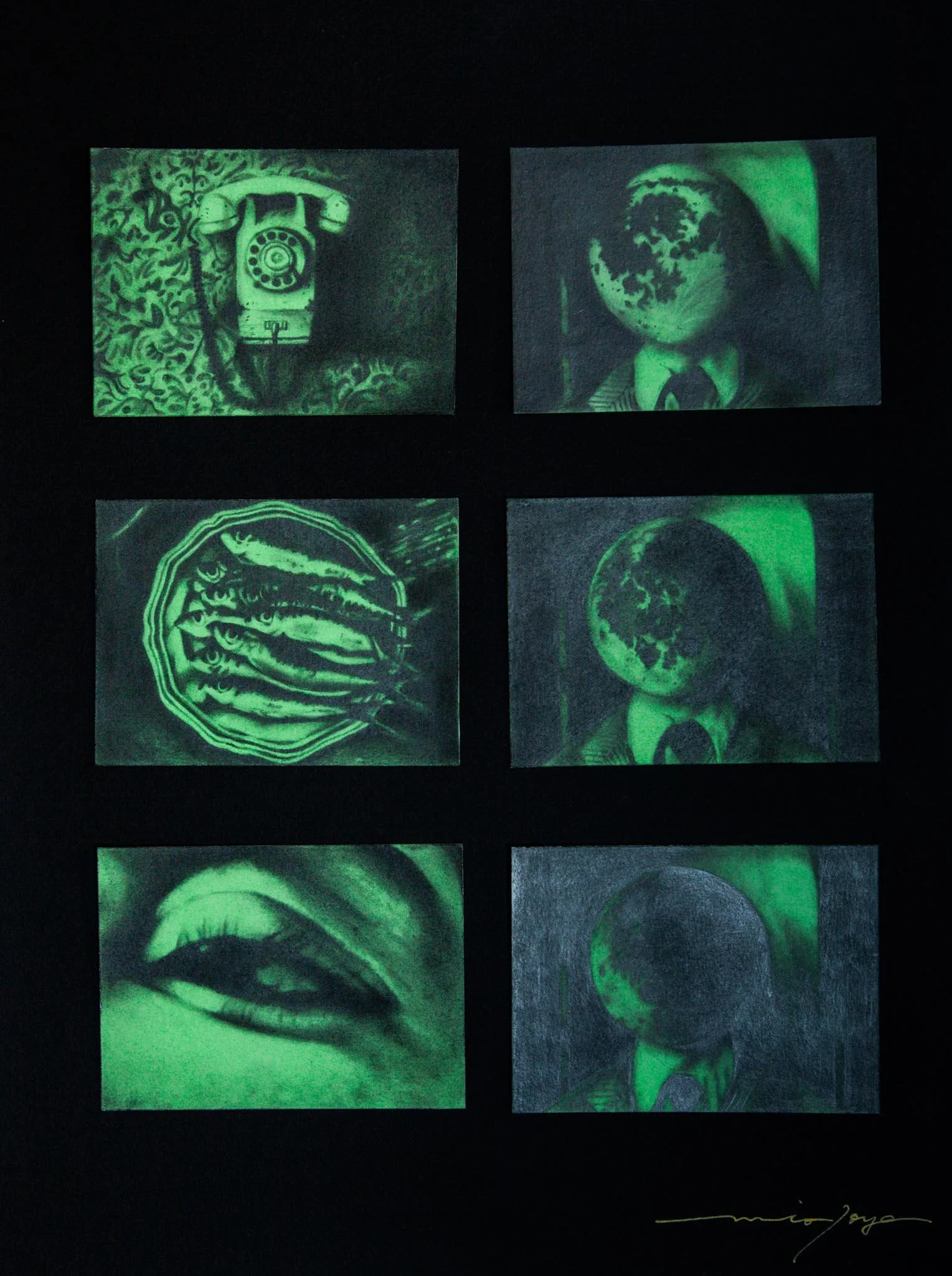 Moon and phone / Mio Toya