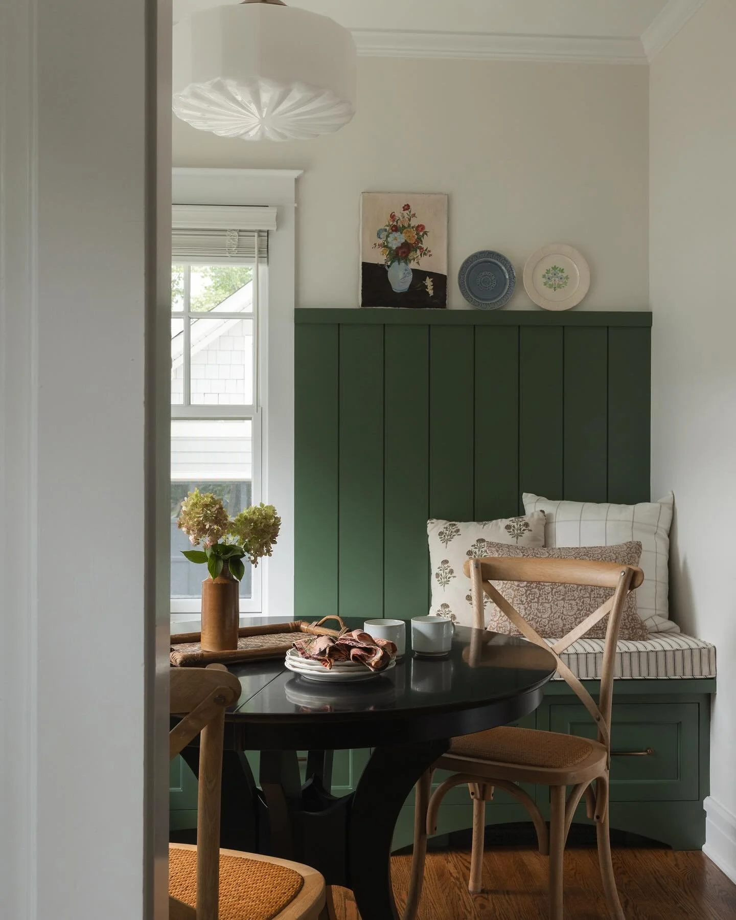 I love how the natural light, custom green cabinetry, vintage art and soft textiles come together to create a warm, inviting nook that feels just right for crisp fall mornings.

Design: @interiorbloomsdesign 
📷: @juliannegreeninteriorsphoto 
Build: 
