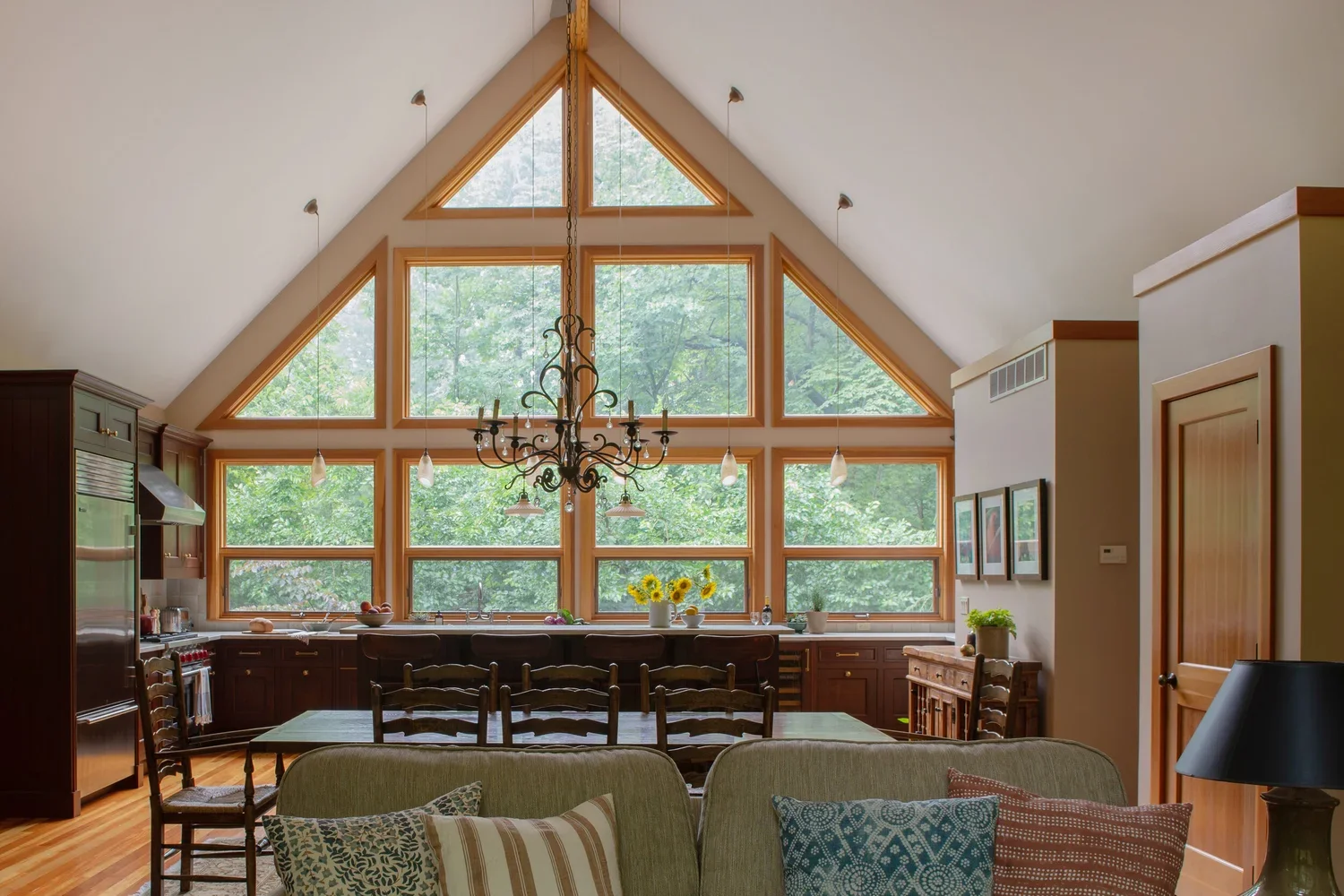00041INTERIOR+BLOOMS_2020.webp