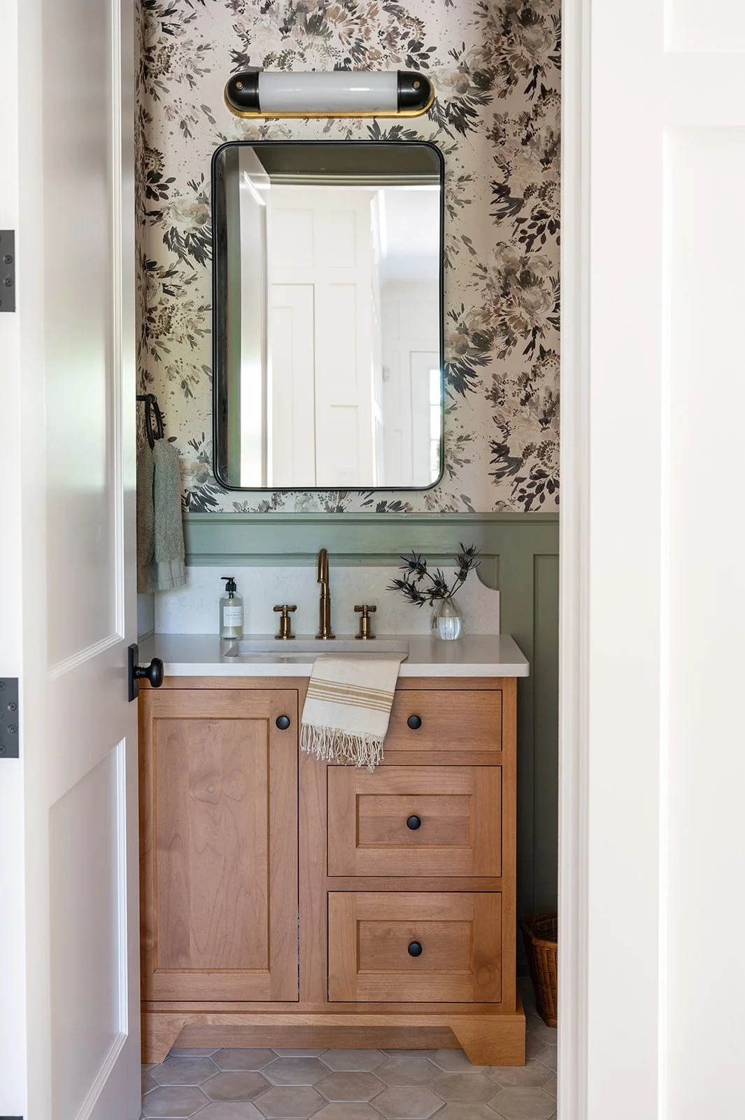 21INTERIOR BLOOMS GRANDVILLE MI HOME MAY 2025.jpg
