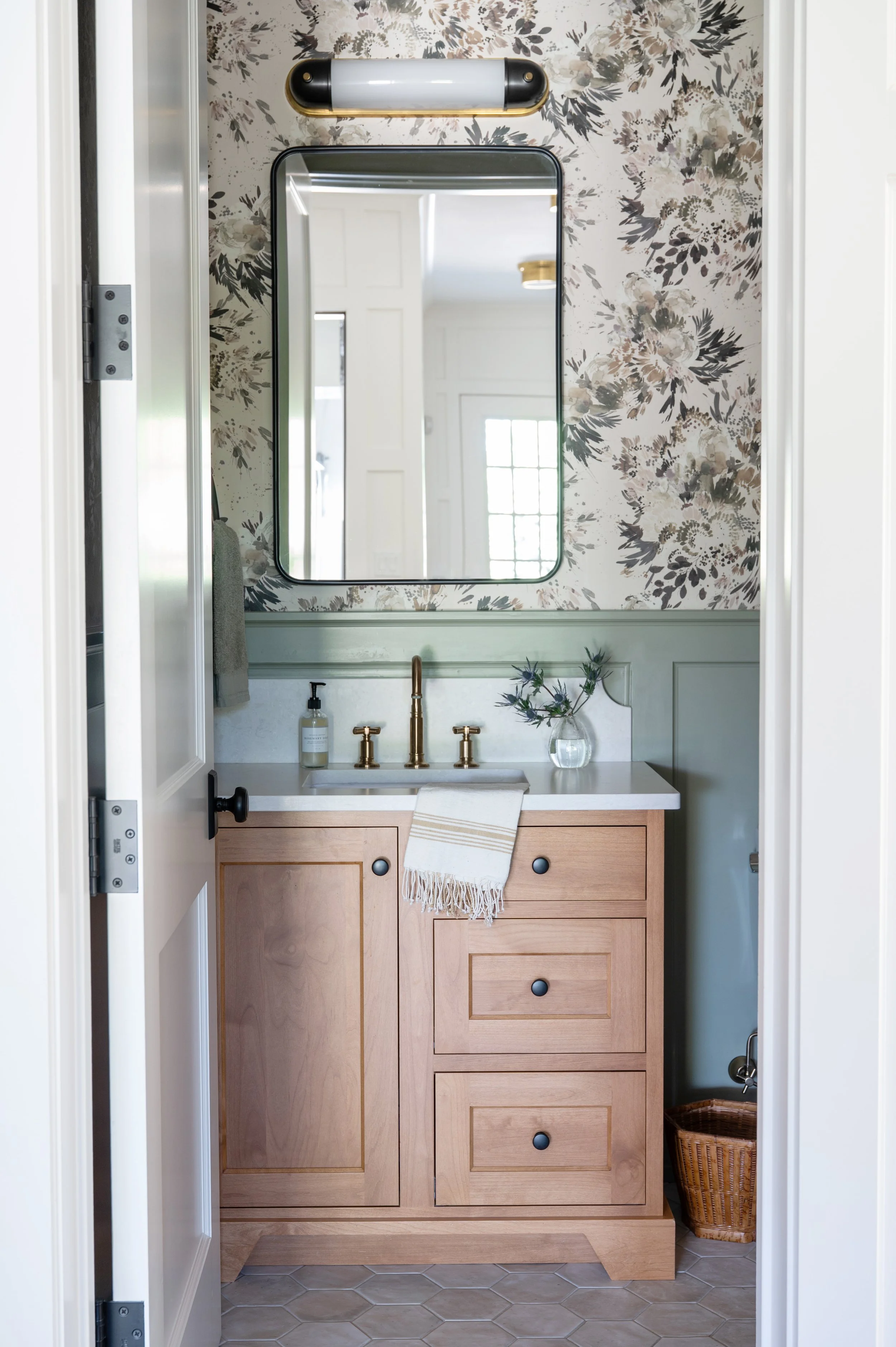 27INTERIOR BLOOMS GRANDVILLE MI HOME MAY 2025.jpg