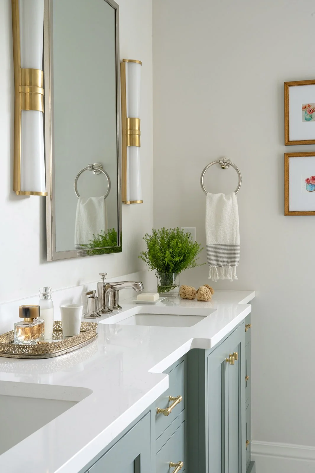 86INTERIOR BLOOMS GRANDVILLE MI HOME MAY 2025.jpg
