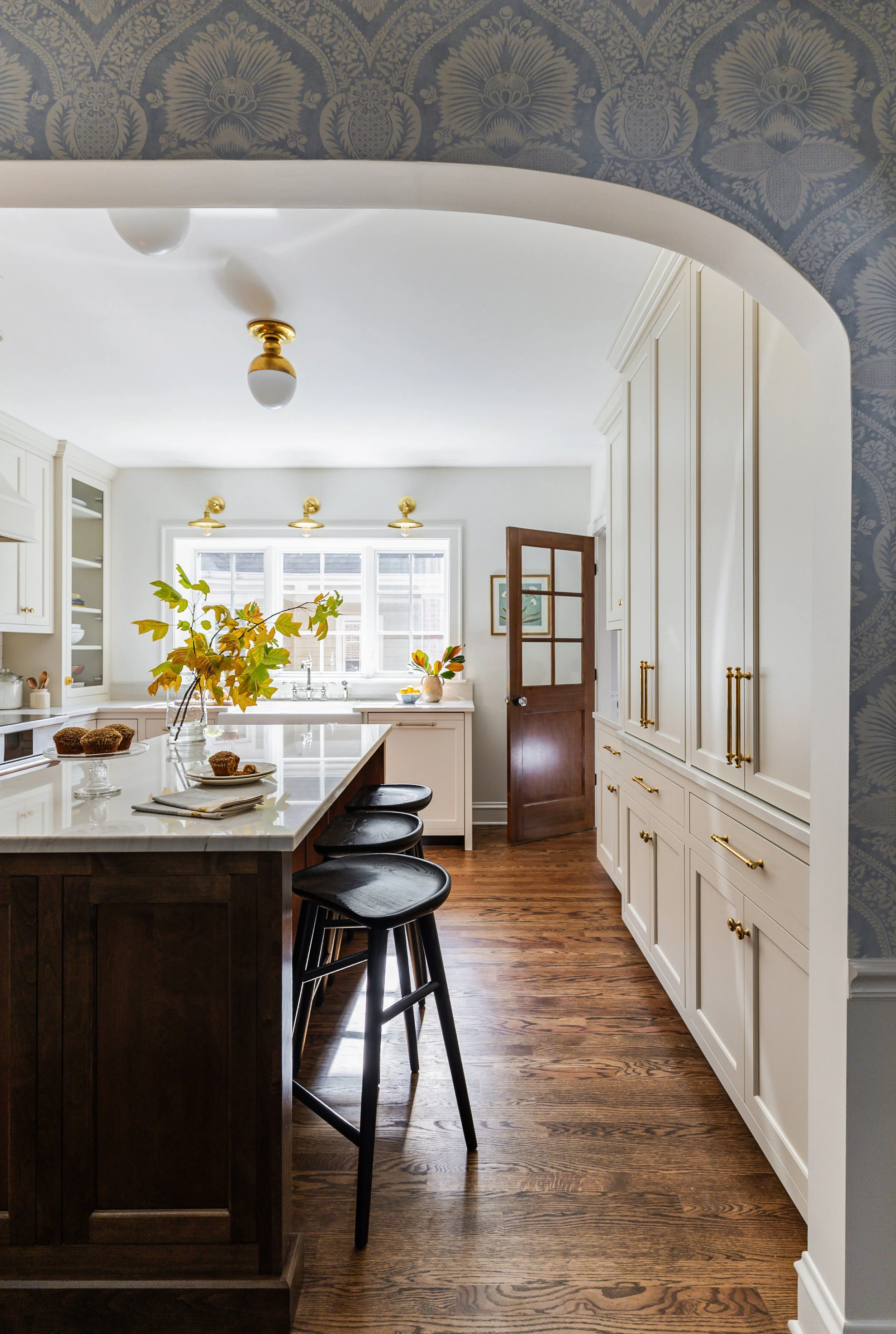 Interiorblooms-oak-juliannegreenphotography-18cabinetcolor.jpg