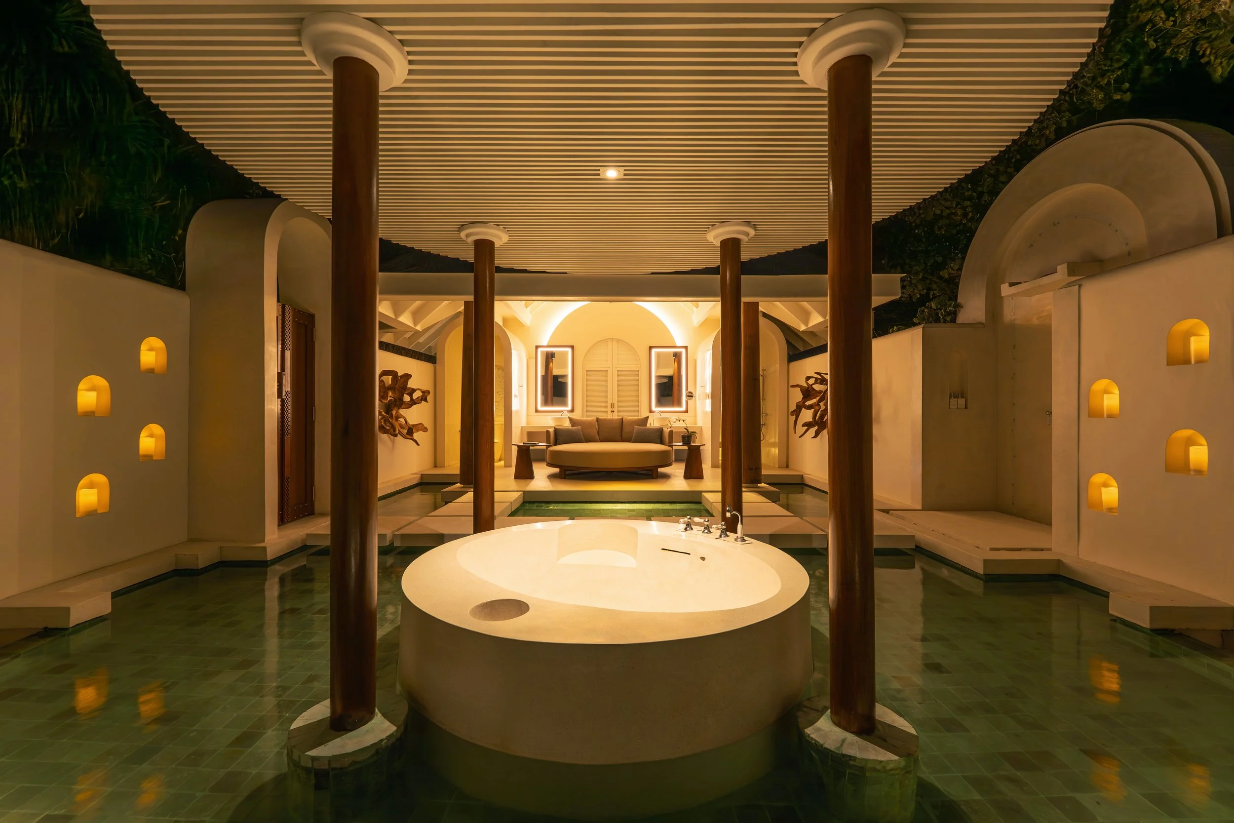 Anantara Kihavah - Beach Pool Villa Bathtub.jpg