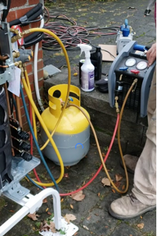   (1)  In this image, hoses connect a heat pump to a recovery tank. Certified recovery tanks are always yellow on the top and grey on the bottom 