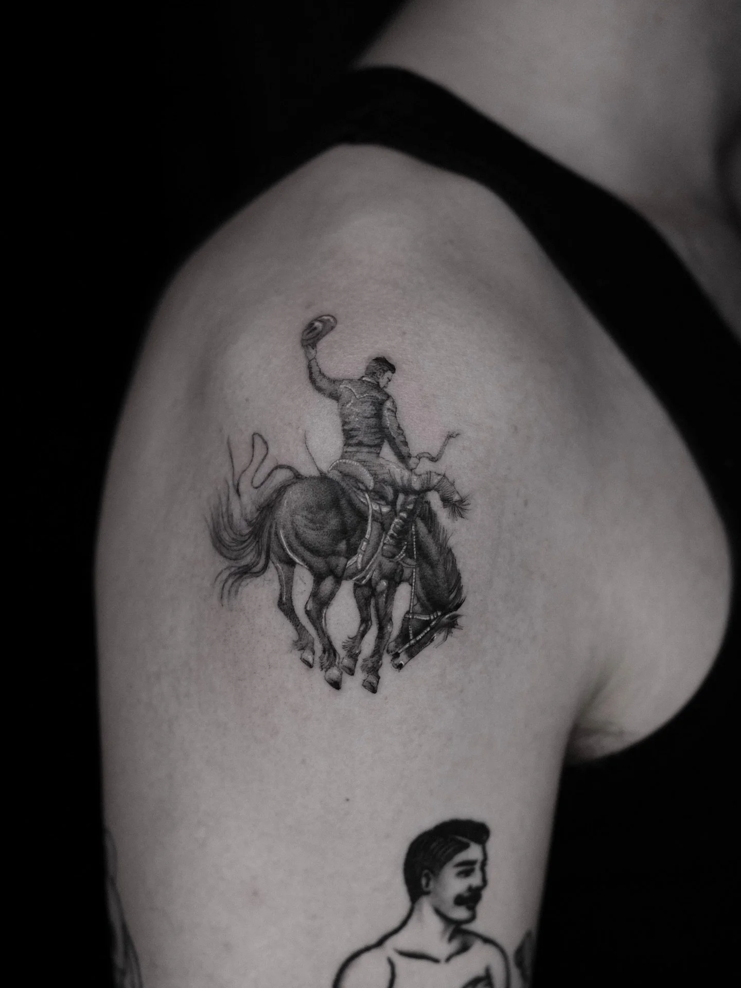 Reminder: 6:34 min. Now the story: The heyday of cowboys began after 1865, when huge, feral herds of cattle had to be rounded up in Texas, and ended around 1880. Up to a third of cattle drivers were African Americans who, following a constitutional a