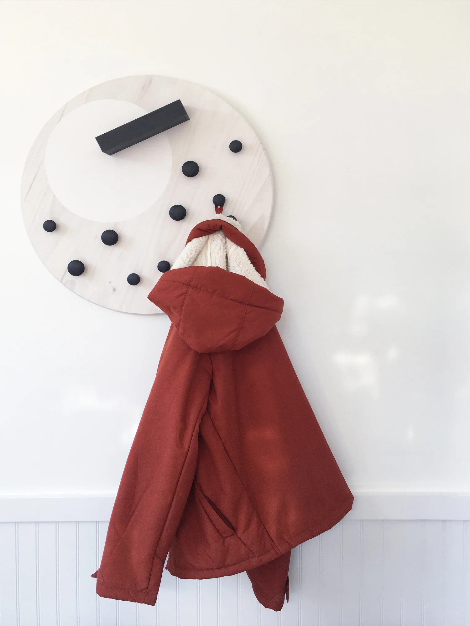 Overall view of the Nebra coat rack