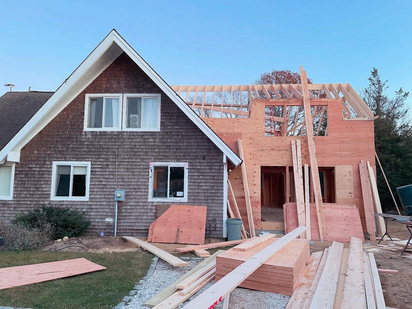 Big changes for our little house! 👷🏼&zwj;♀️ 🔨